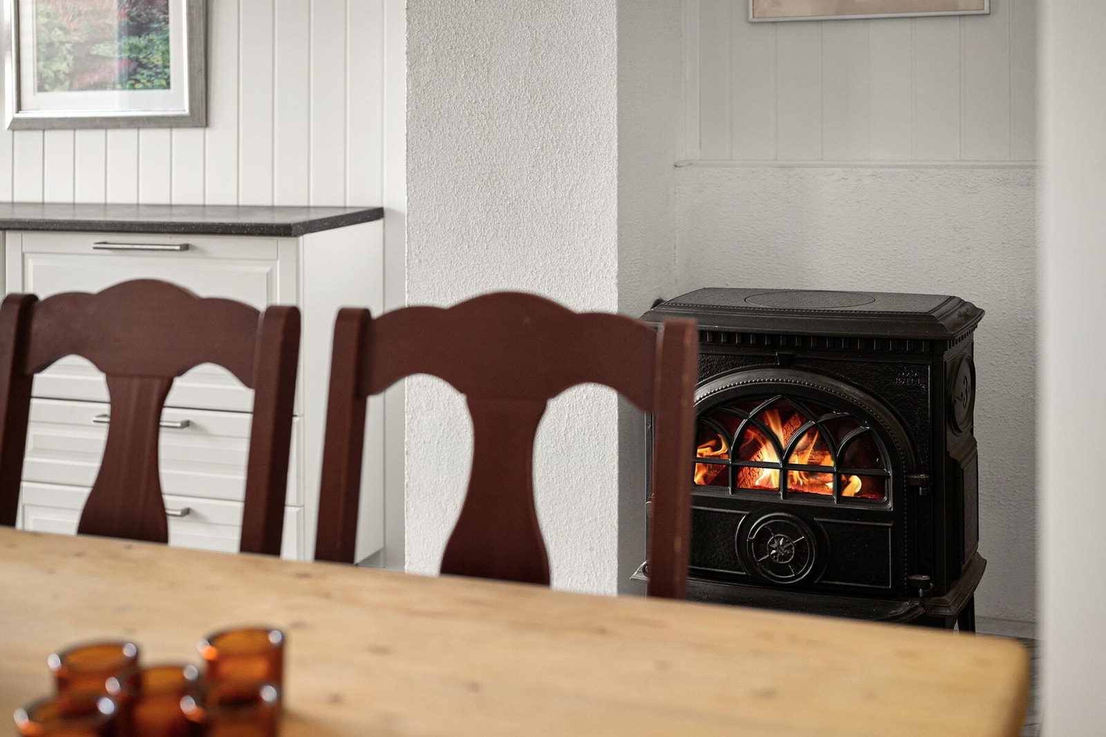 Peisen sørger for ekstra varme og skaper en hyggelig atmosfære. Galleribilde