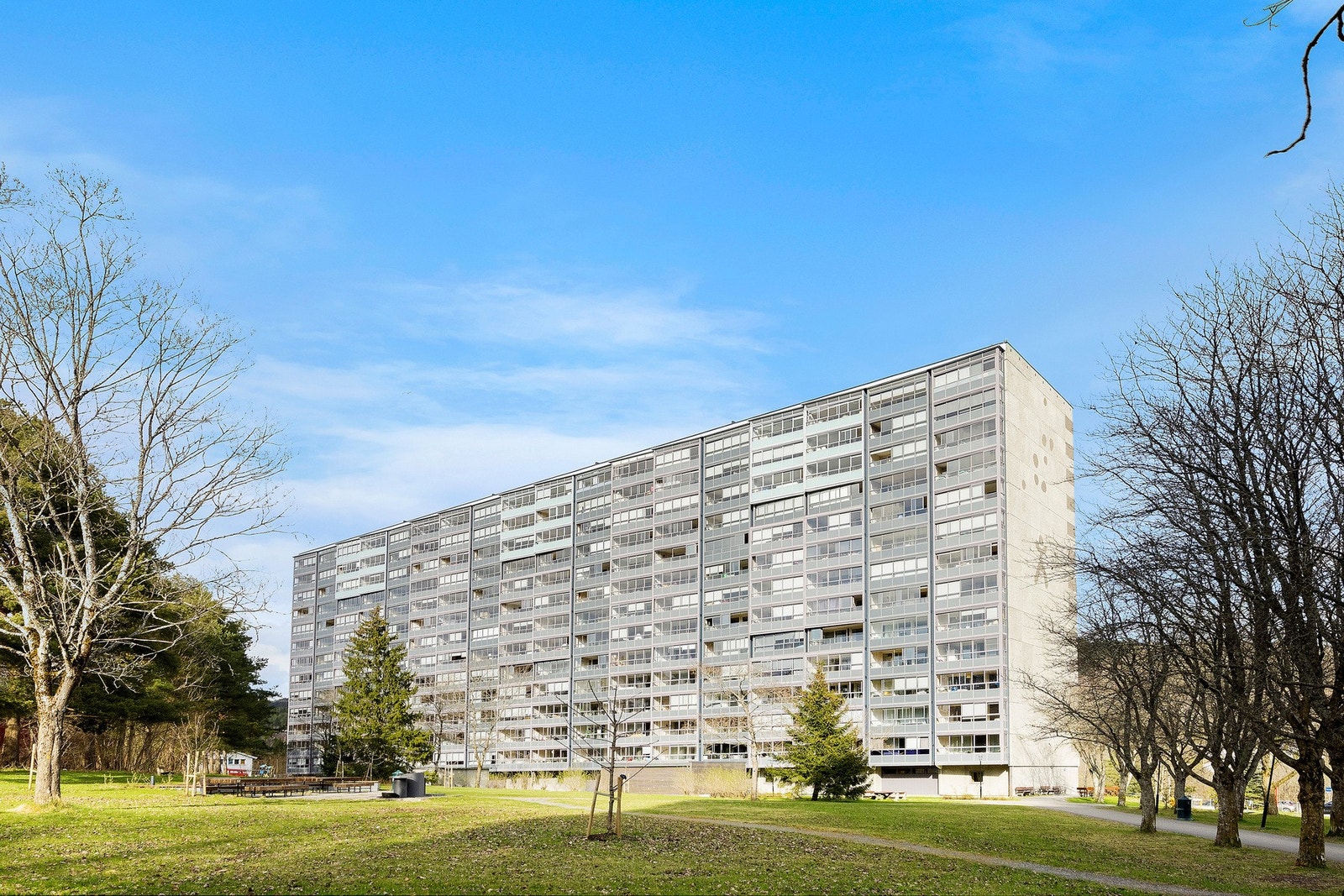 Leiligheten ligger i byggets 3. etasje. Galleribilde