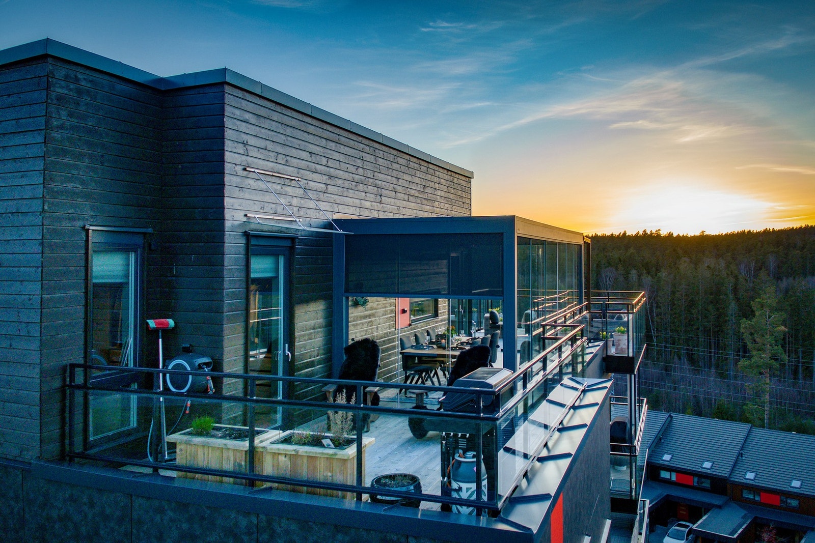 På den 78 kvm store terrassen er det bygget en 20 kvm stor innglasset veranda. Da kan du forlenge sesongen. Galleribilde