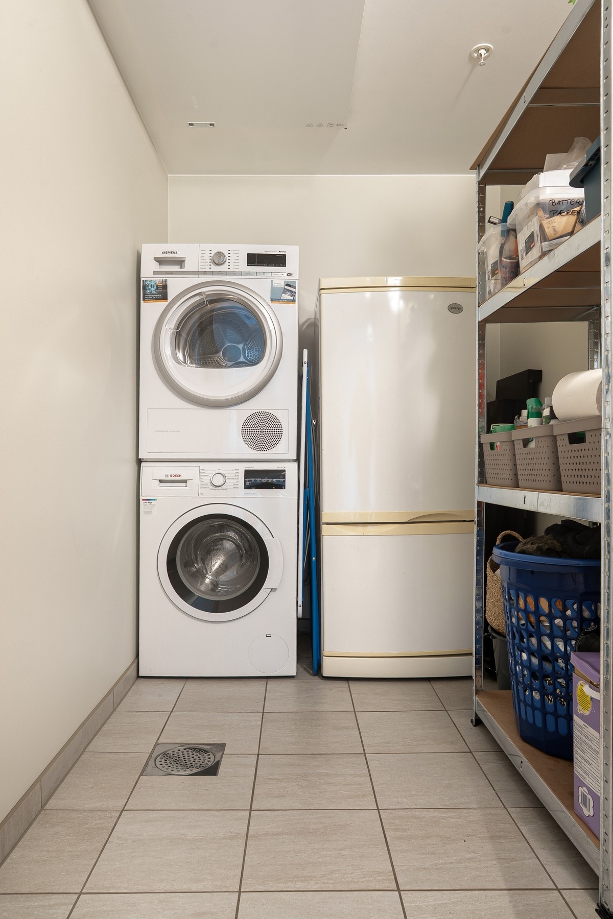 Bod/teknisk rom med opplegg for vaskemaskin. Galleribilde