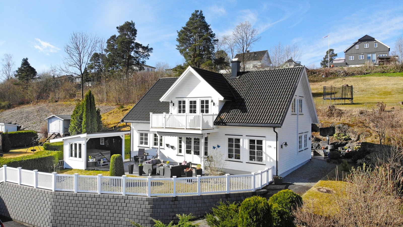 Tiltalende enebolig oppført i 2007 Galleribilde