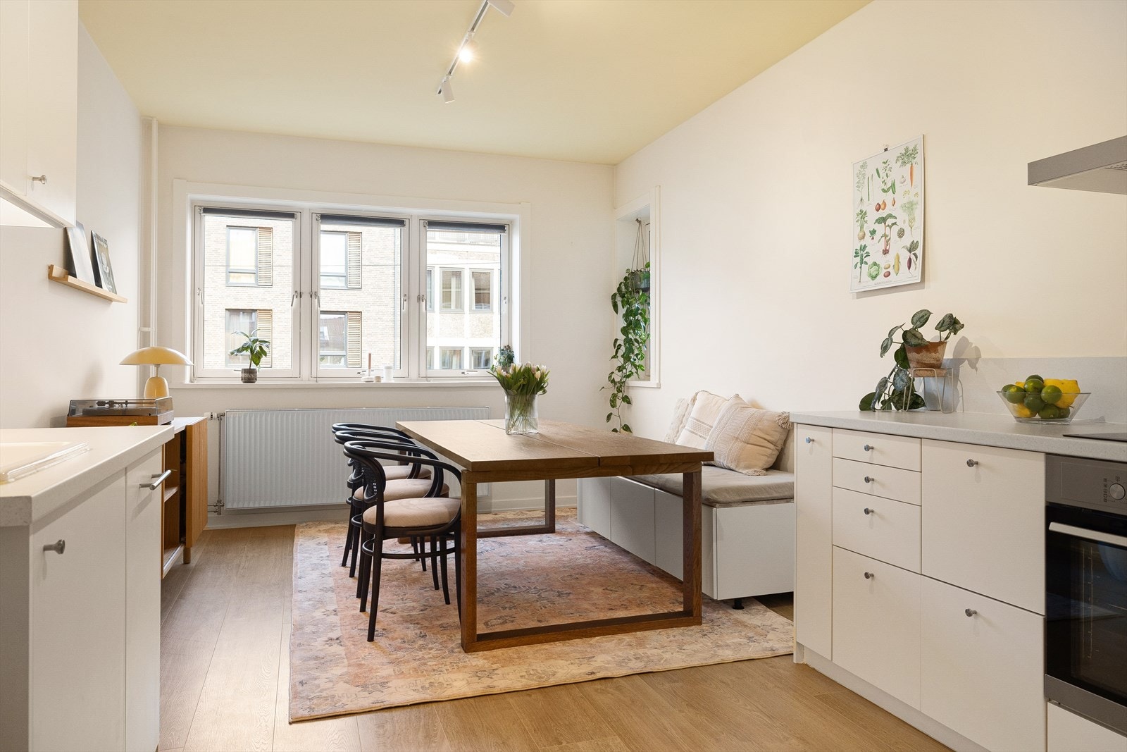 - Leiligheten har en gjennomgående planløsning - Galleribilde