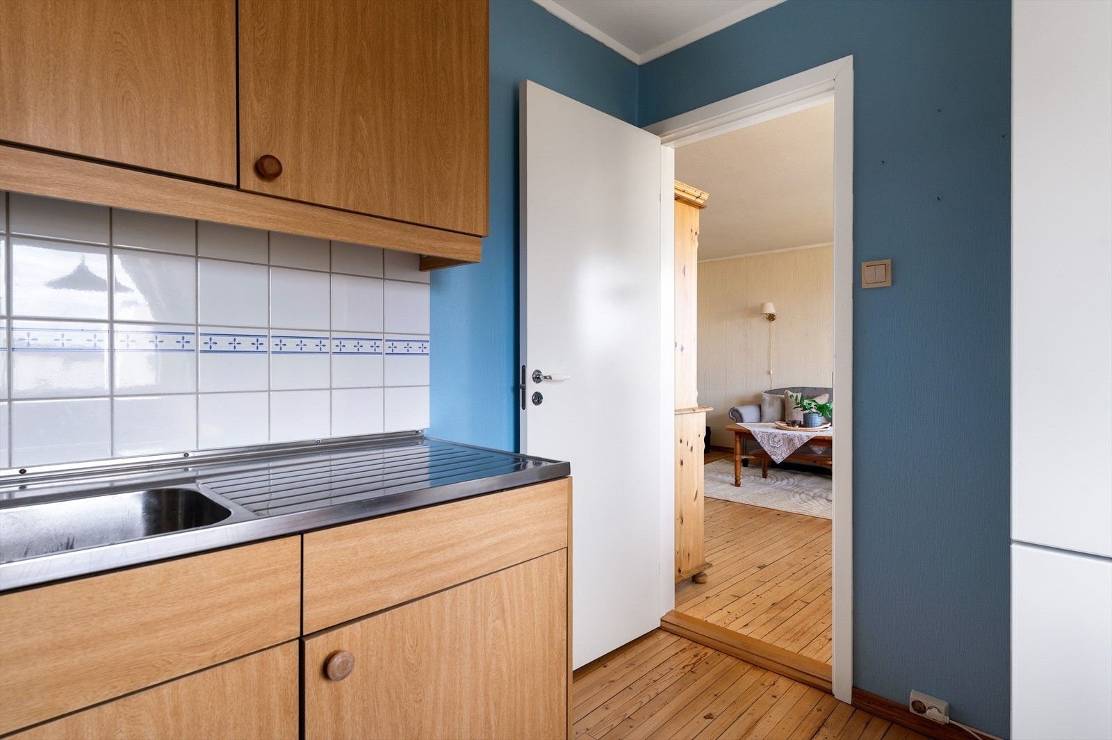 Kjøkken med adkomst til spisestue/stue Galleribilde