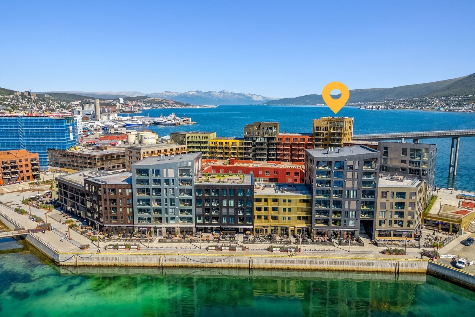 Her har vi for salg en helt rå leilighet i 9. etasje. Galleribilde