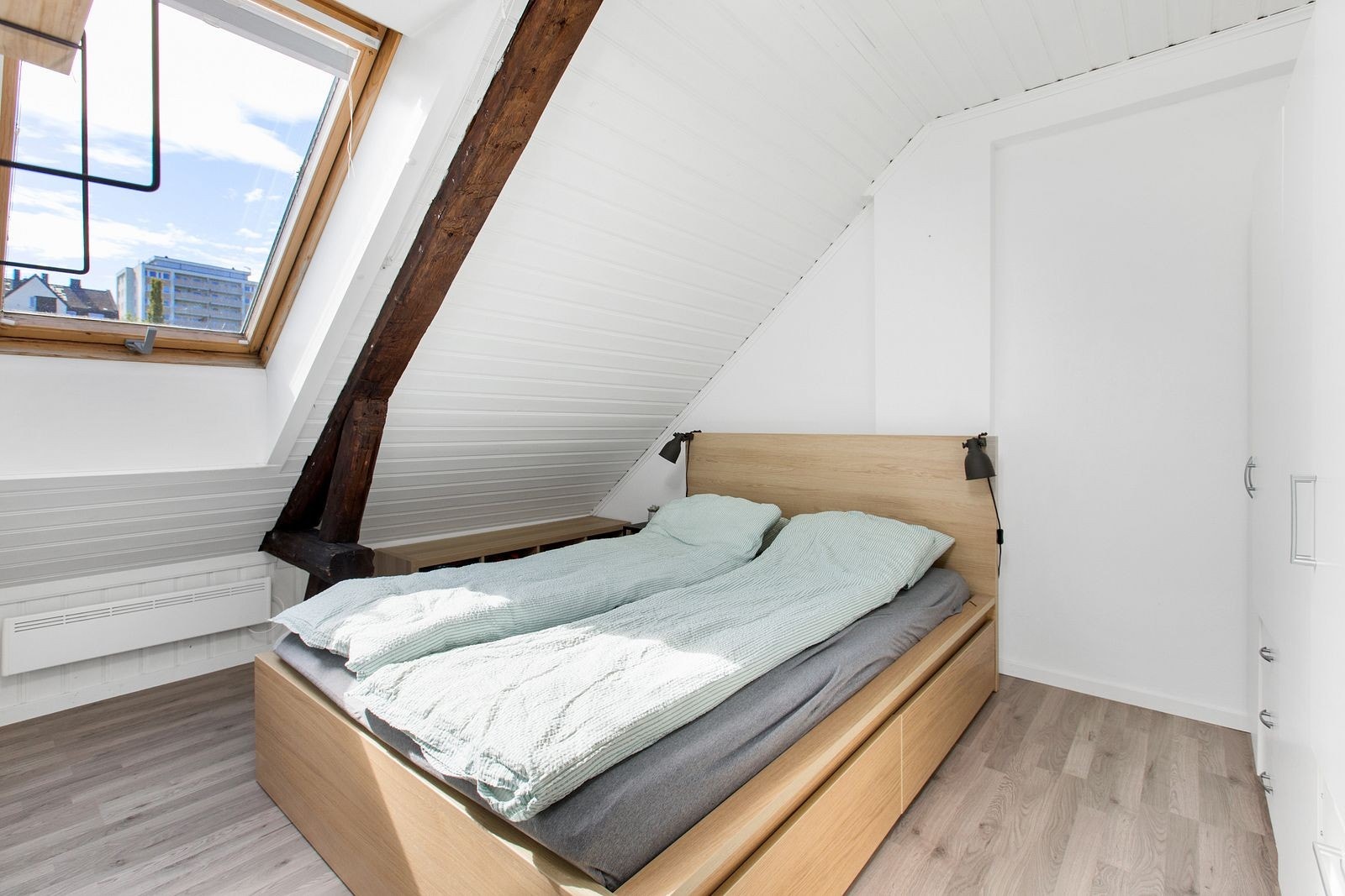Lyst og pent soverom Galleribilde
