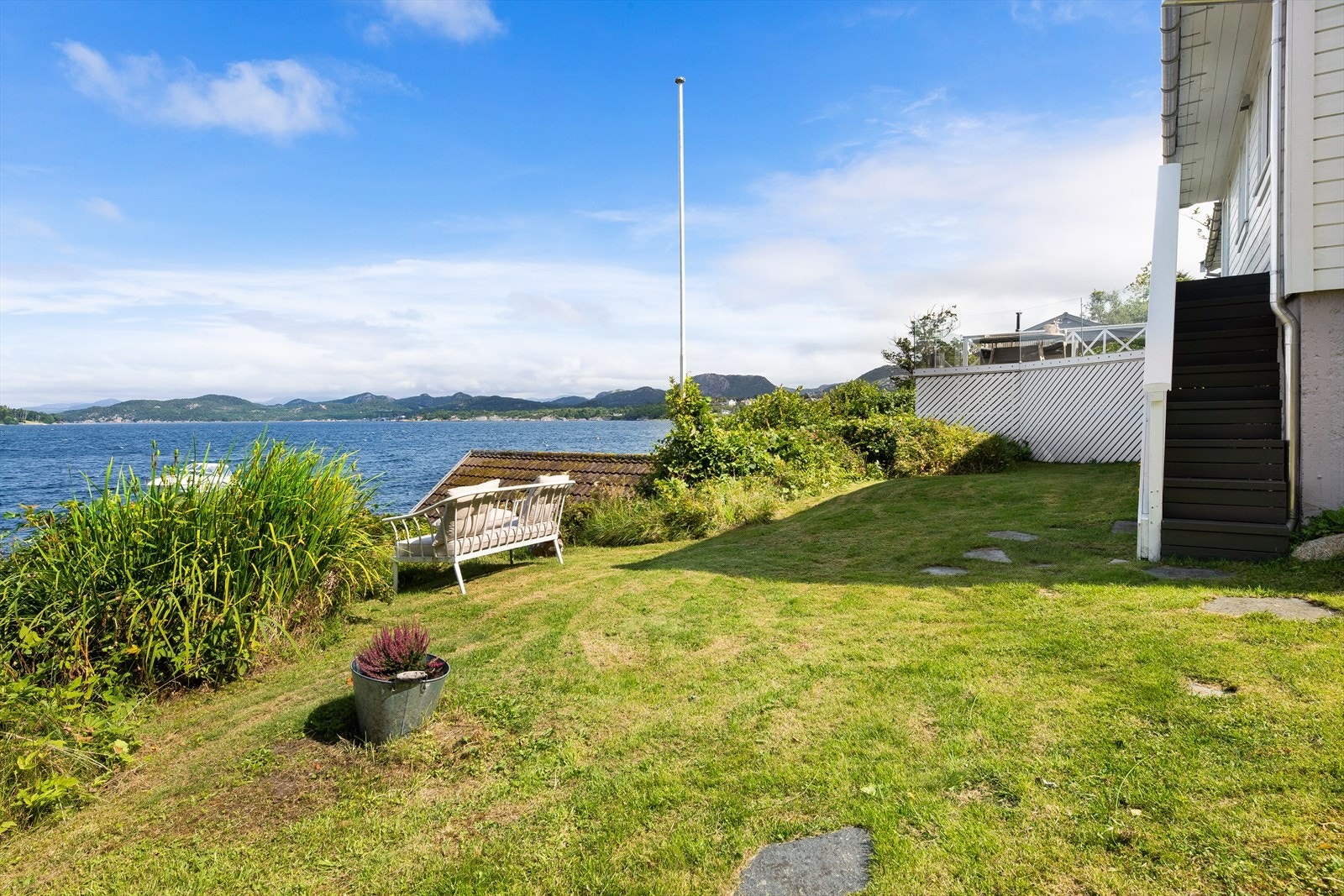 Her får du en sjelden mulighet til å nyte late sommerdager, bading og fisking - alt rett utenfor døren. Galleribilde