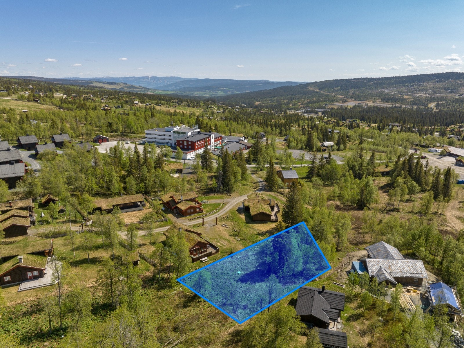 Tomta ligger i et etablert område. Galleribilde