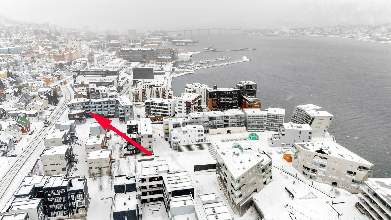 Boområdet Strandkanten er svært attraktivt, med sentrum i umiddelbar nærhet, maritimt bomiljø og gode solforhold. Galleribilde