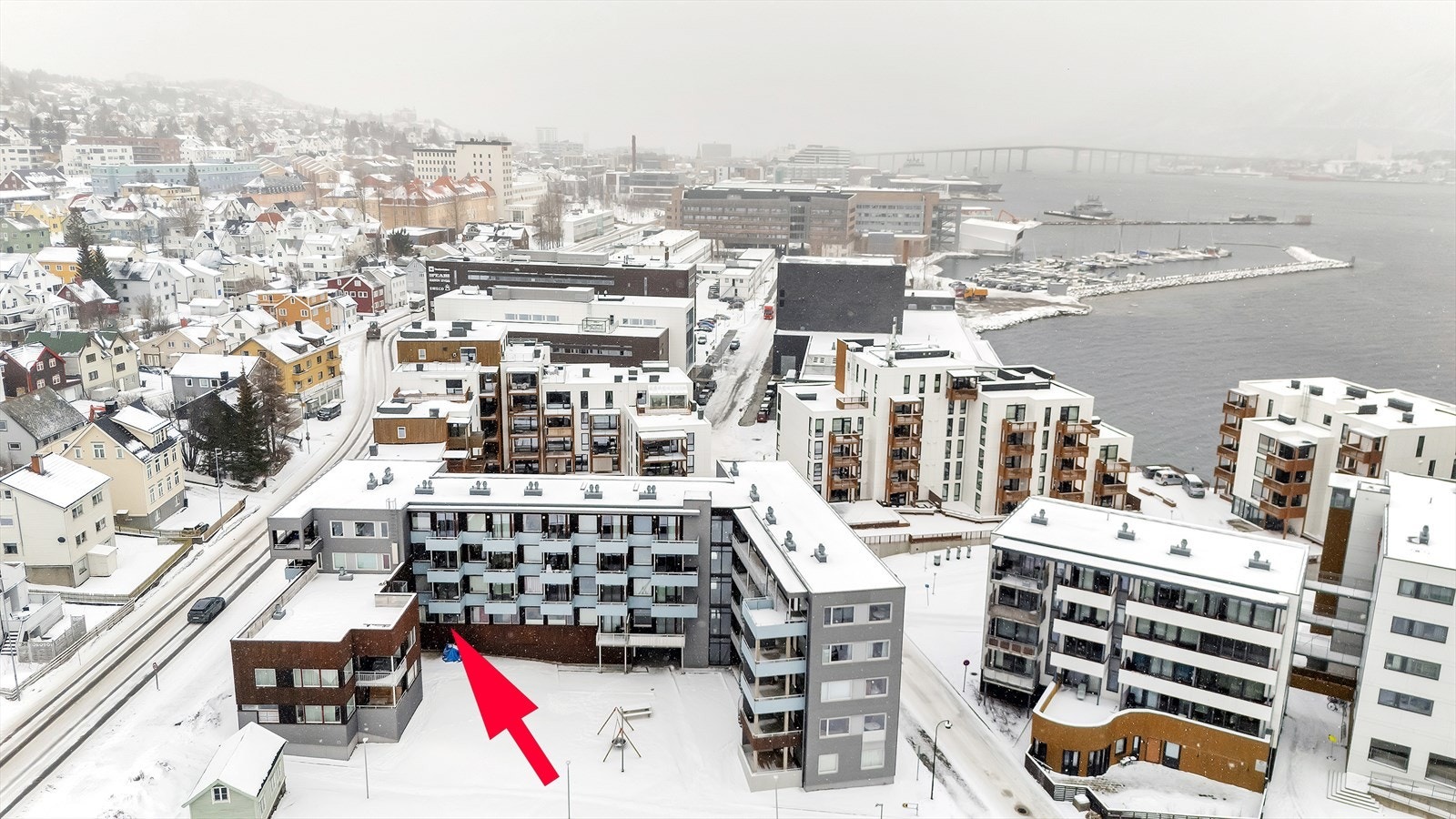Gangavstand til alle byens fasiliteter og det er gode bussforbindelser fra området med hyppige avganger. Galleribilde