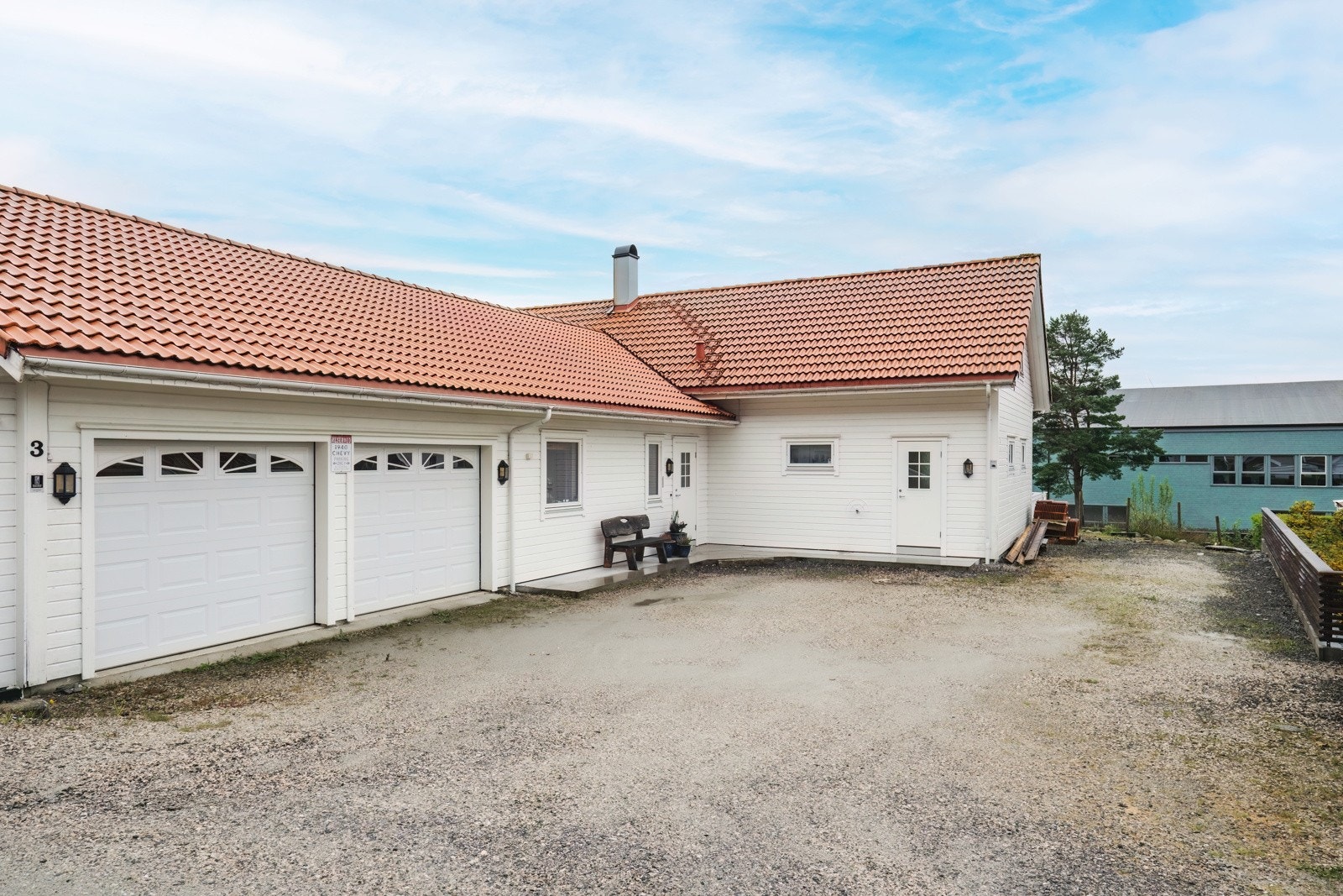 Romslig gårdsplass Galleribilde