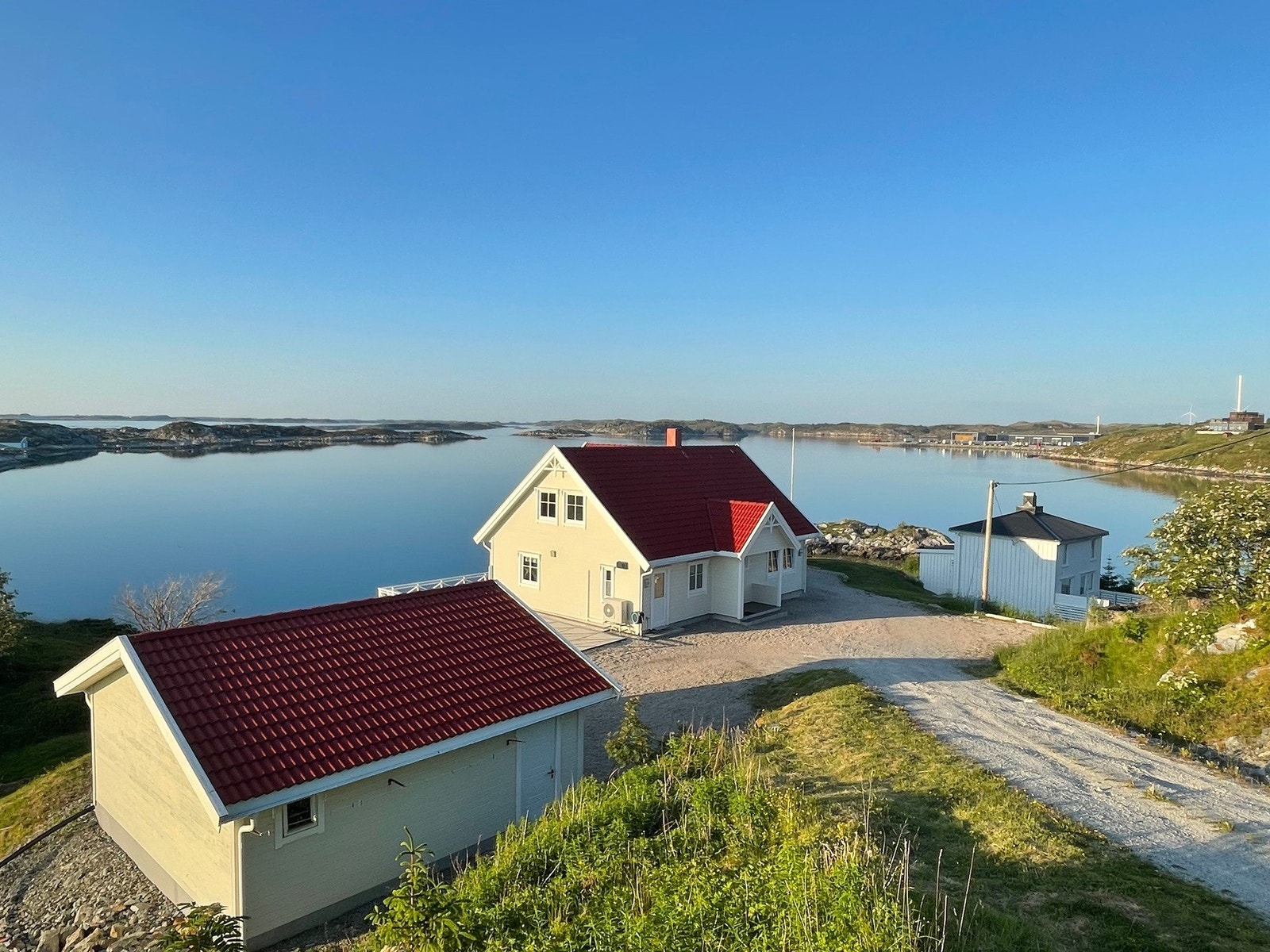 Privat bilde som viser sundet når det er "speilblankt". Velkommen til hyggelig visning Galleribilde