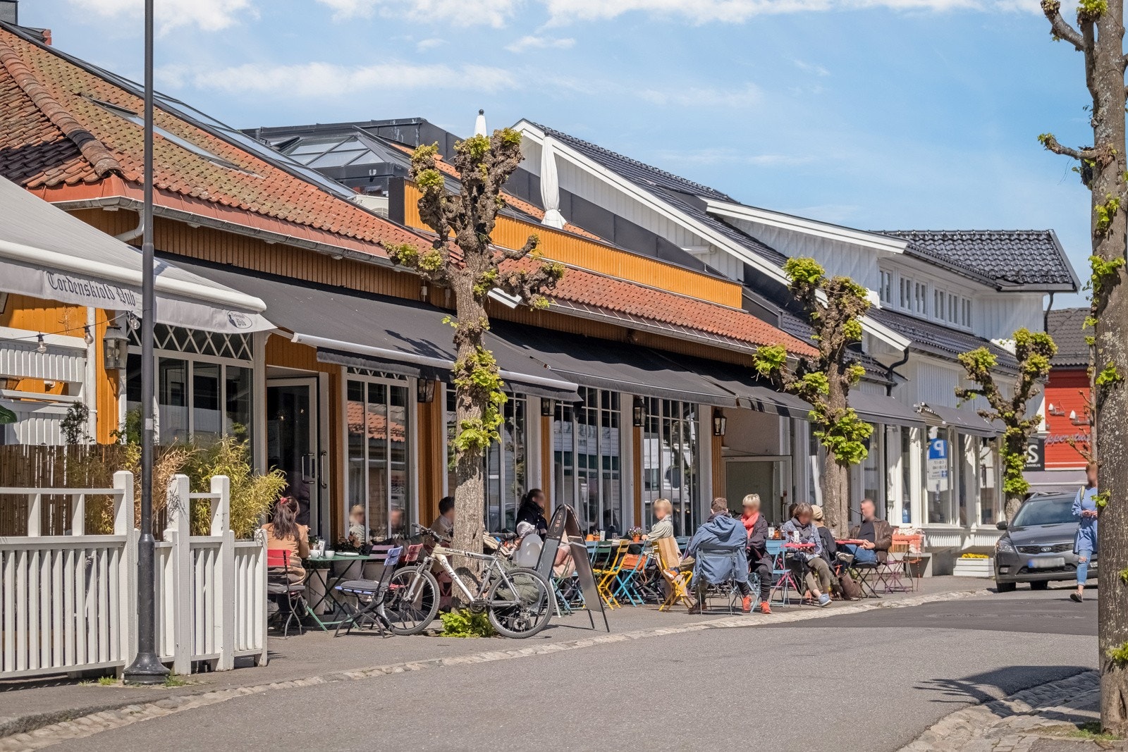 I Stavern er det også flere sjarmerende handlegater med en rekke restauranter Galleribilde