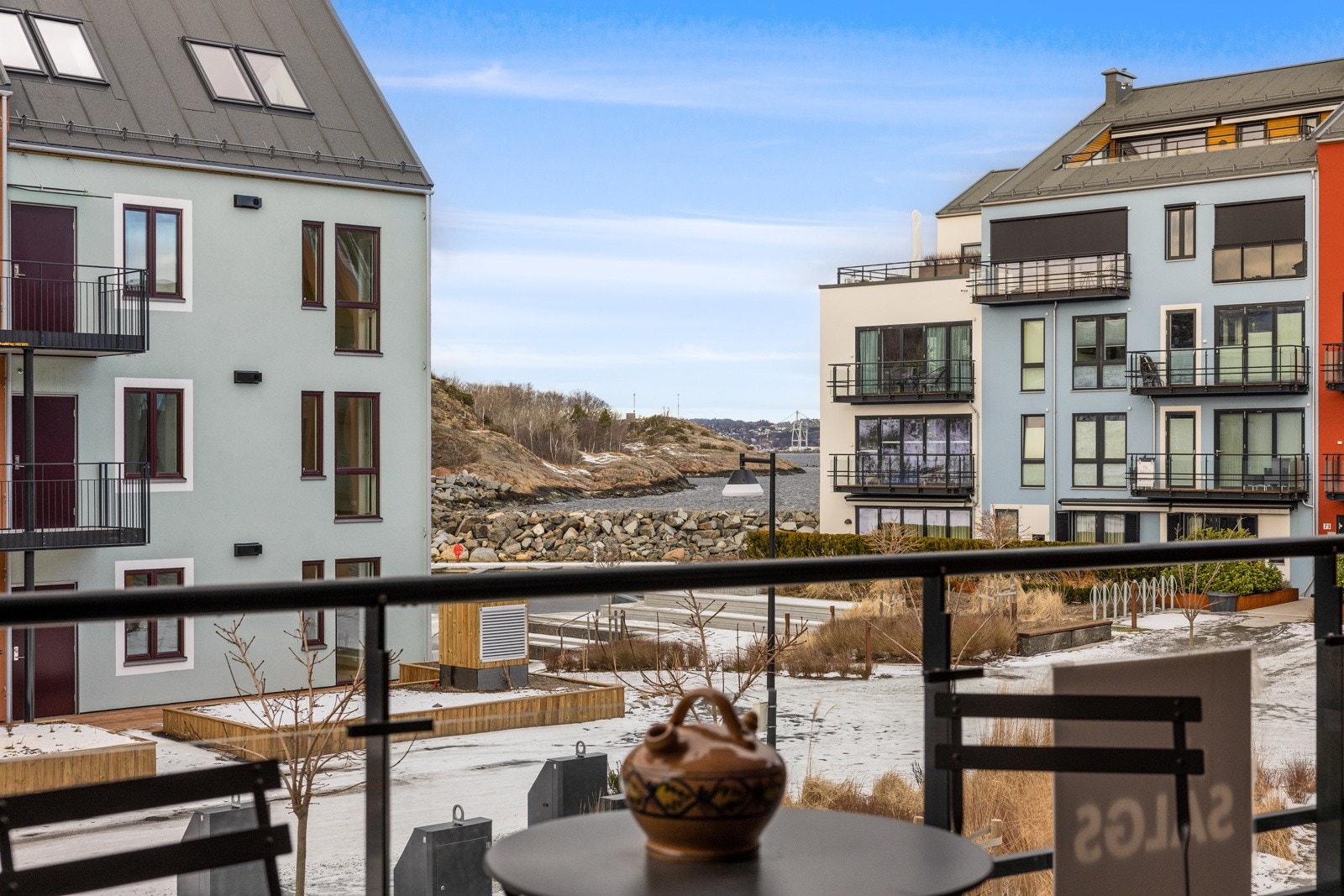 Utsikt fra balkongen ved inngangspartiet Galleribilde