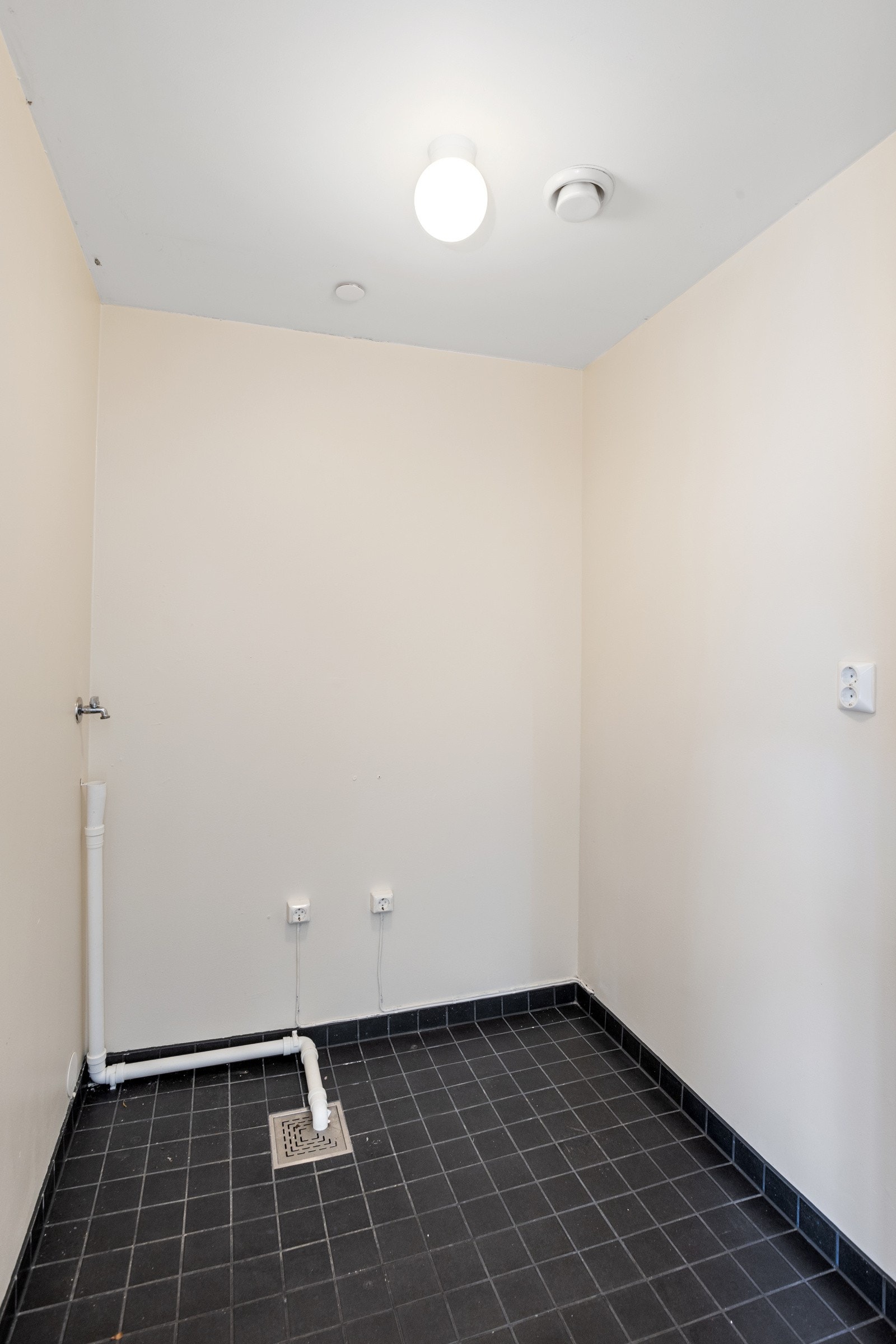 Vaskerom vegg i vegg med bad nr.2. Galleribilde