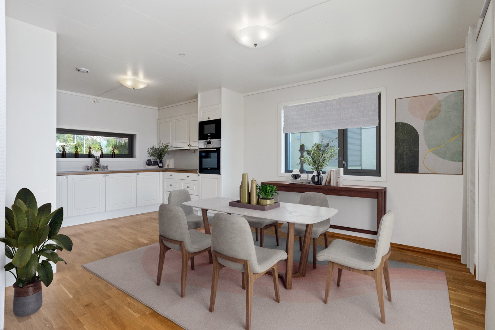 Spisestue i tilknytnig et stort og delikat kjøkken. Galleribilde