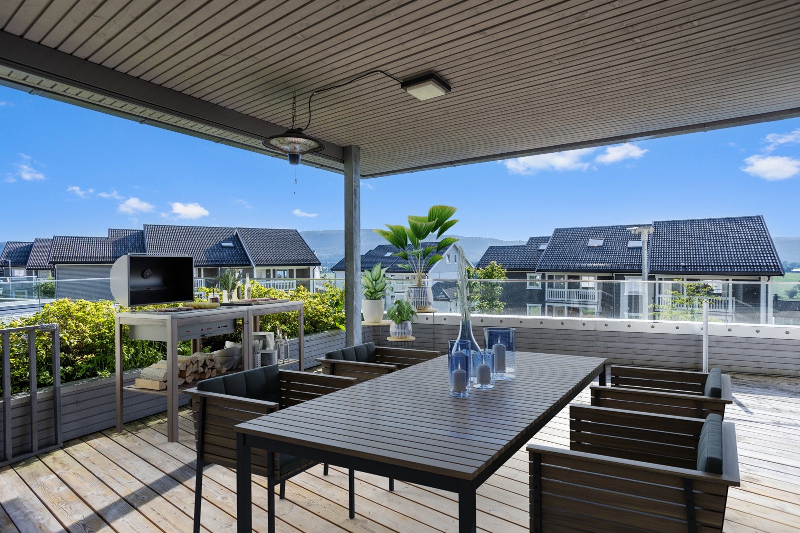 Velkommen ut til terrassen og boligens egen utestue som måler hele 55 kvm. Galleribilde