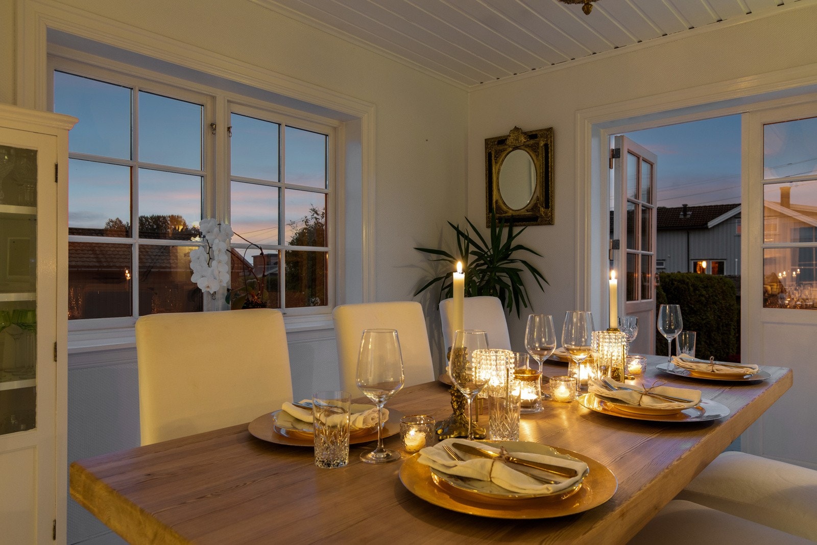 Spisestuen egner seg ypperlig for sammenkomster med familie og venner. Galleribilde