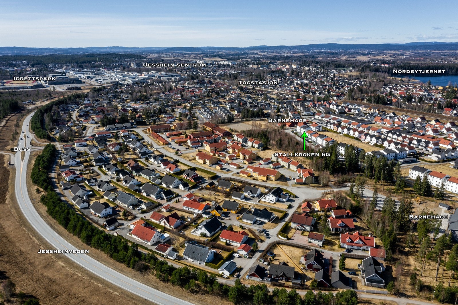 Det er kort avstand til rekreasjonsområder/turterreng både sommer og vinter. Galleribilde