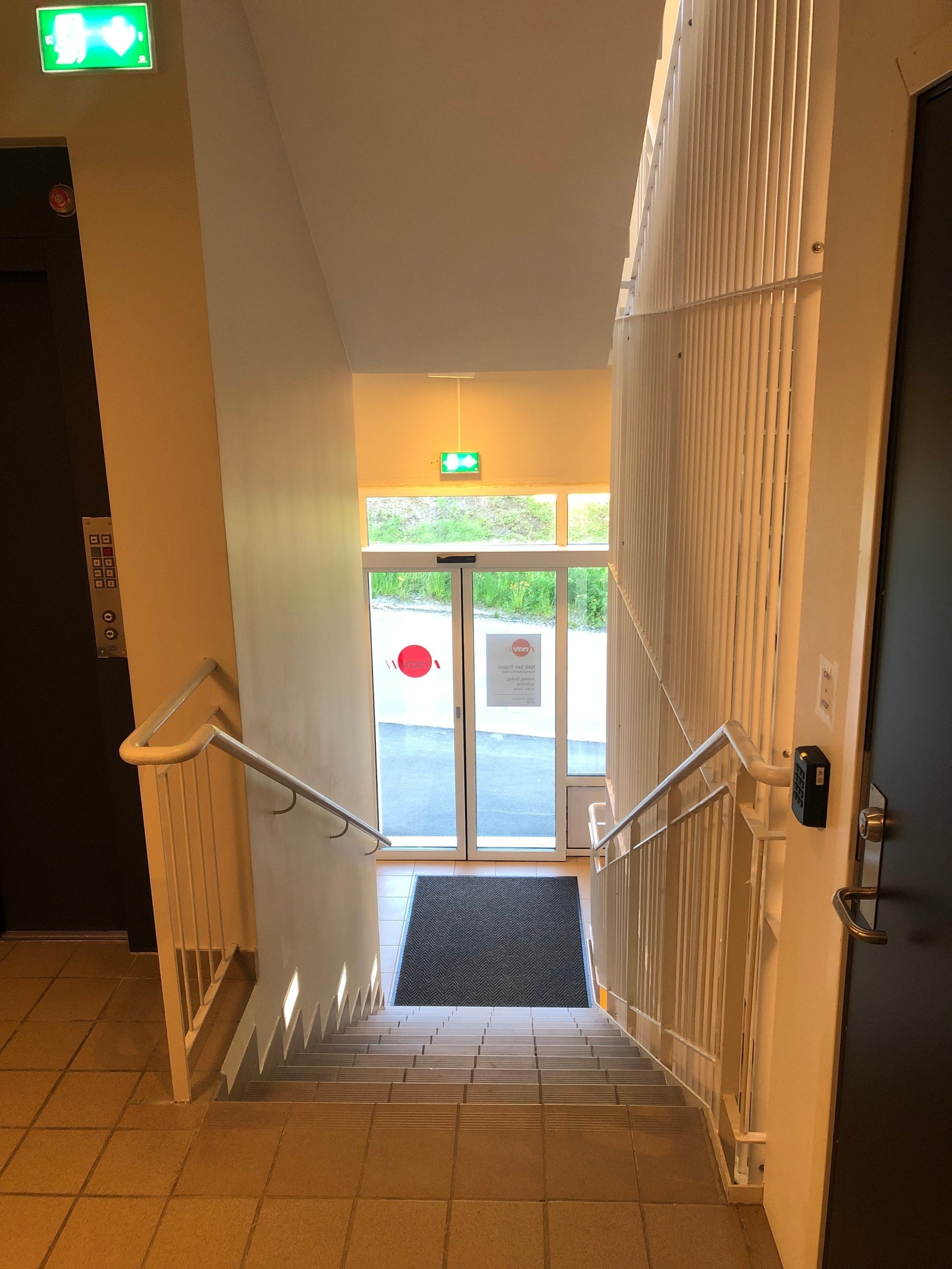 Trapperom v/inngang Galleribilde