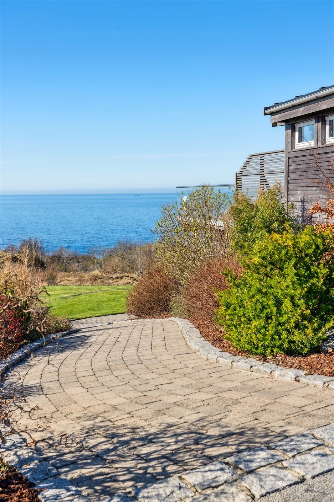 Eiendommen fremstår som meget pent opparbeidet, med gjennomtenkte detaljer og høy kvalitet. Galleribilde