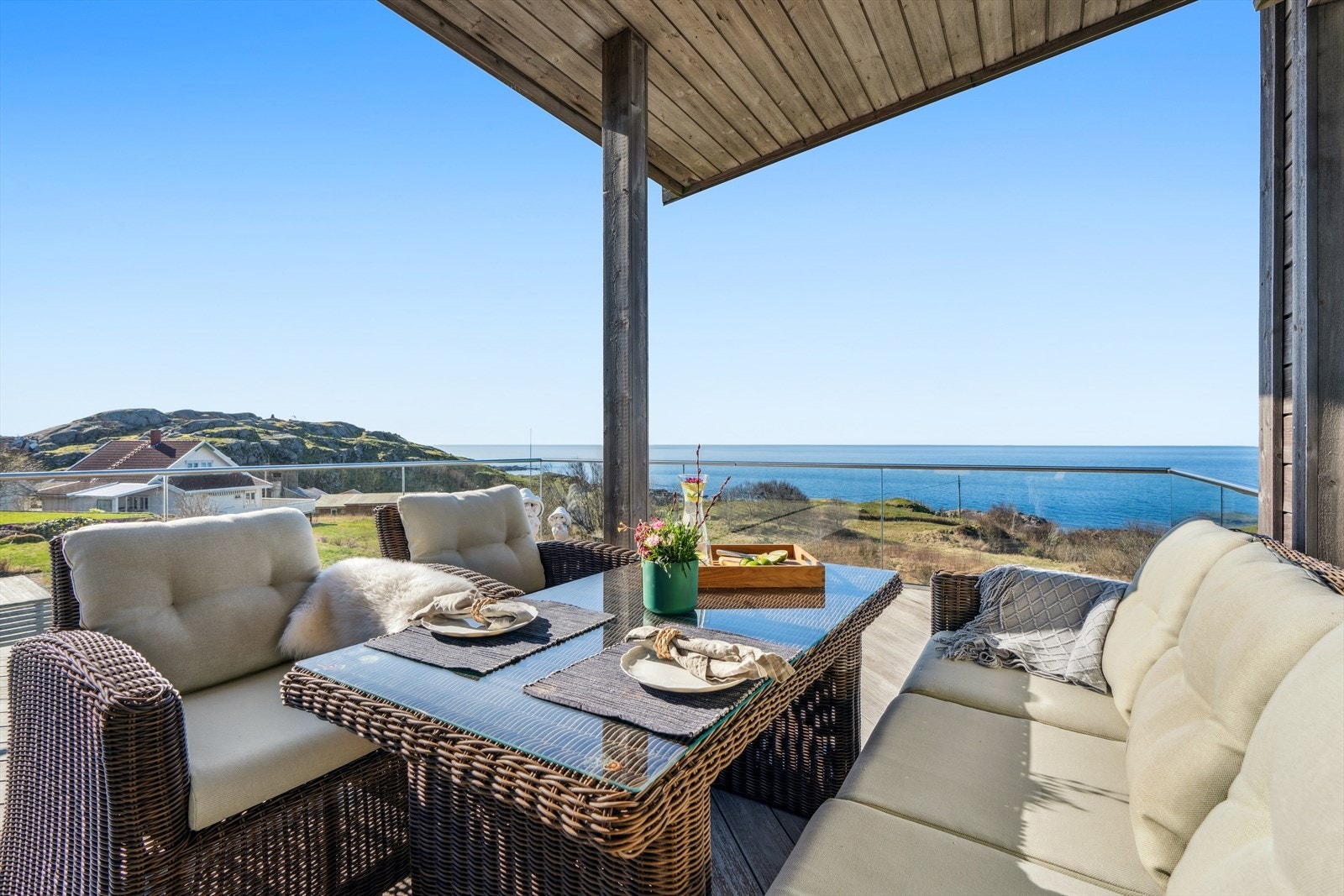 Her kan du nyte solrike dager i ro og fred, samtidig som du får en fantastisk utsikt. Galleribilde