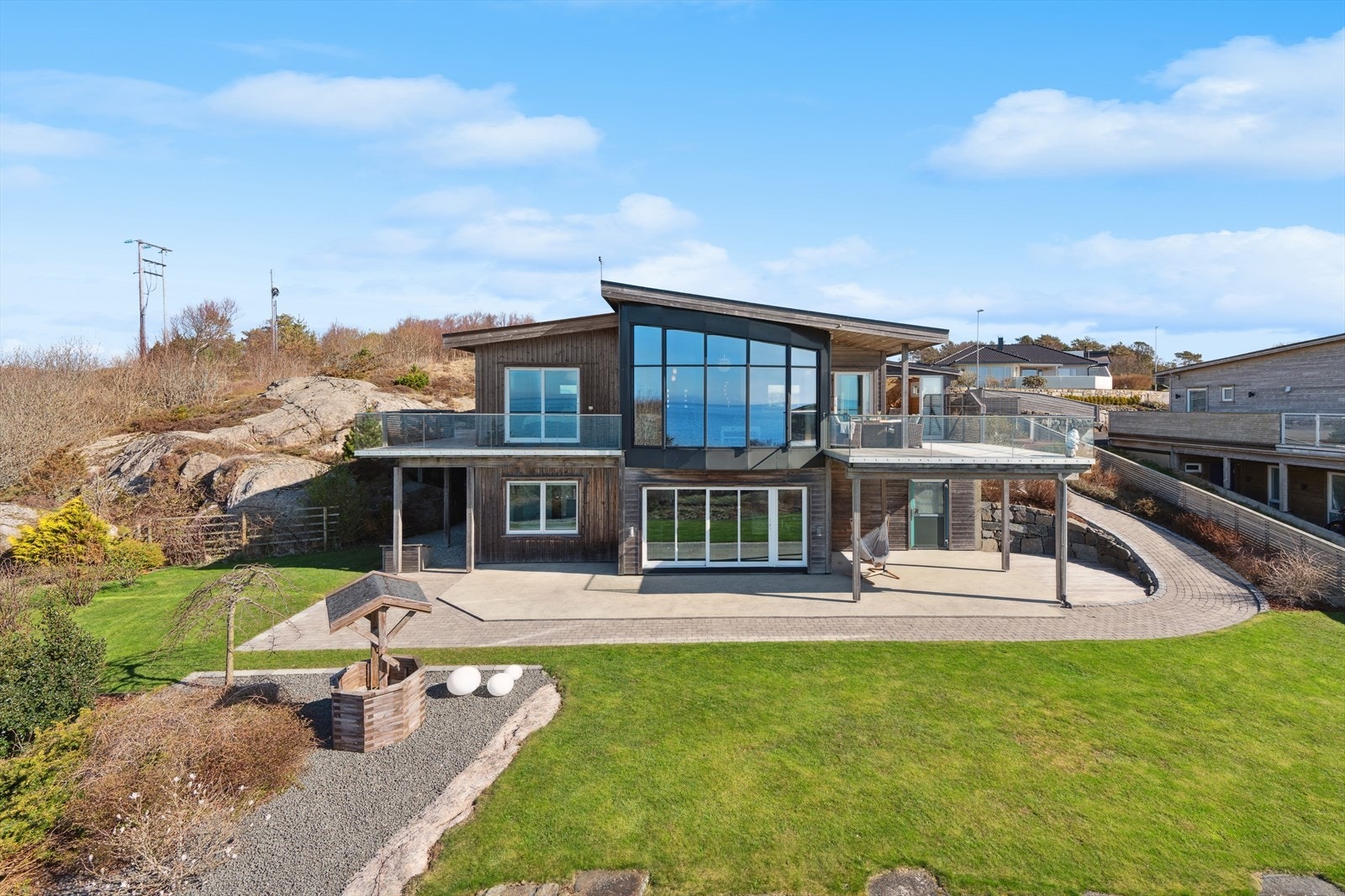 Søndre Svanesvei 24 presenteres av Johnny Nicolai Olsen v/DNB Eiendom. Galleribilde