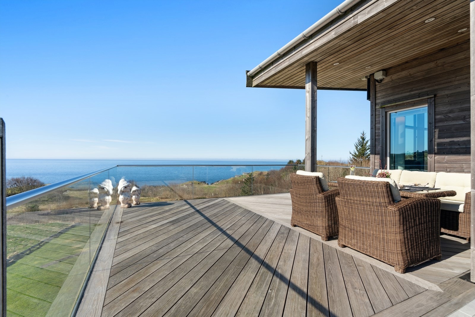 Begge terrassene er romslige og har plass til et variert utvalg av utemøbler. Galleribilde