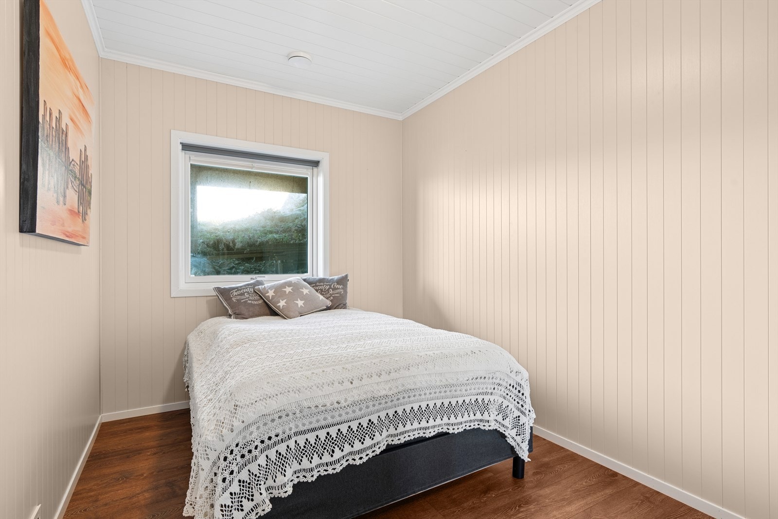 Hjemmet har tre soverom, to av disse ligger i underetasjen. Galleribilde