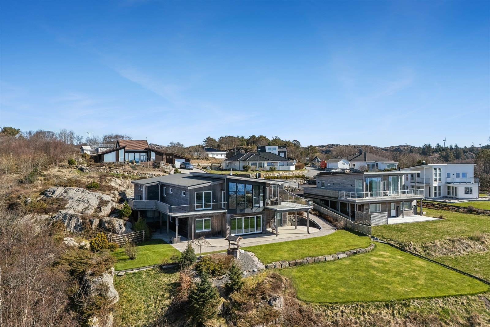 Søndre Svanes er et område i Egersund, kjent for sine landlige omgivelser og naturskjønn beliggenhet. Galleribilde