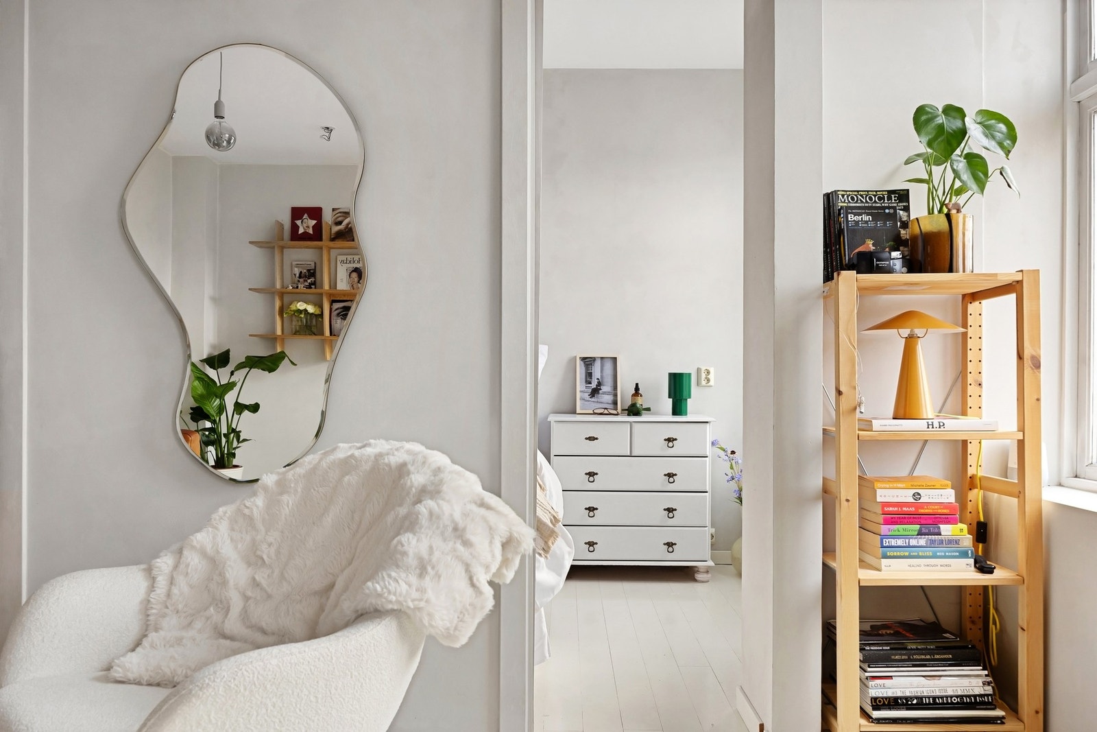 Det stilrene fargevalget gir rom for egen, kreativ innredning. Galleribilde