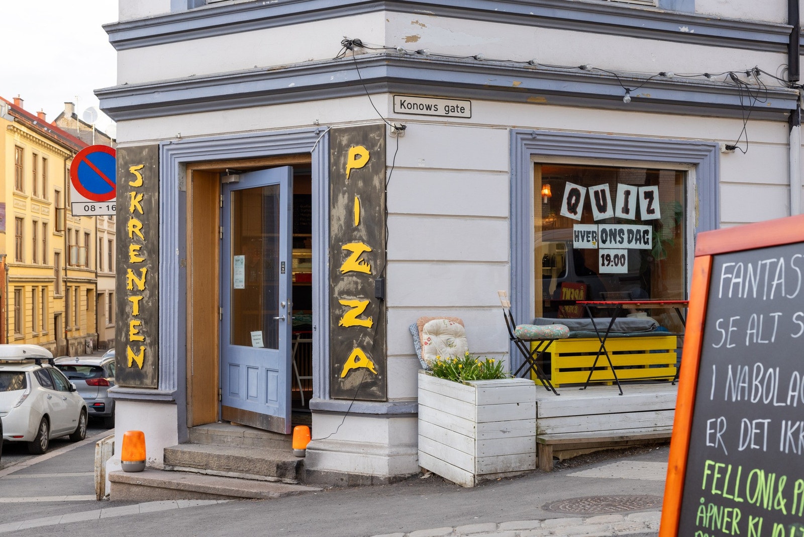 Populære Skrenten Pizza, som serverer anerkjent, italiensk pizza, ligger rett nede i gaten. Galleribilde