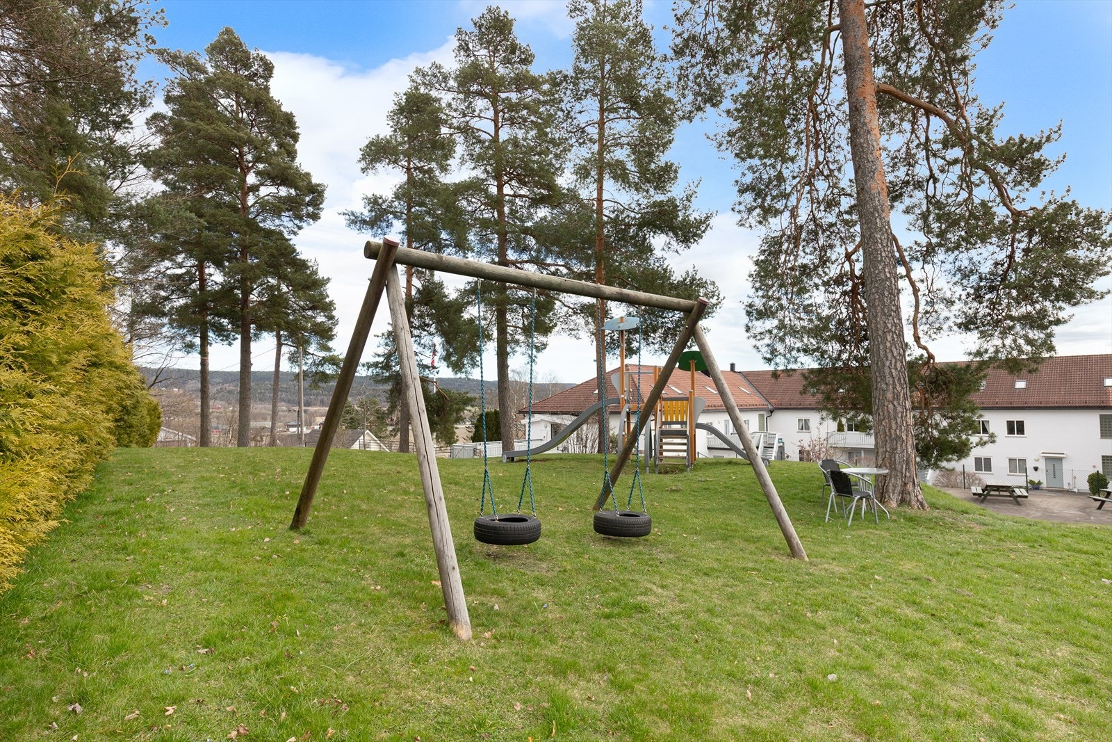 Grøntareal og lekeplass for de små Galleribilde