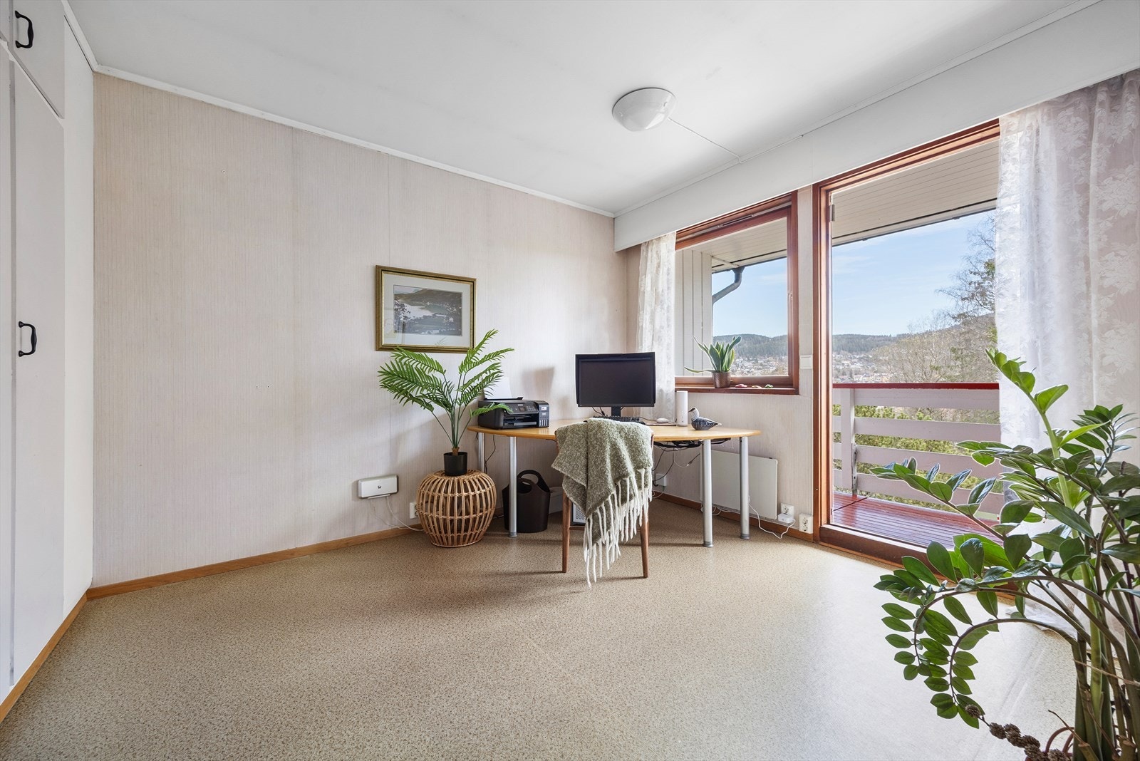 Soverommet er i dag brukt som kontor, med utgang til en liten balkong som byr på vakker utsikt. Galleribilde