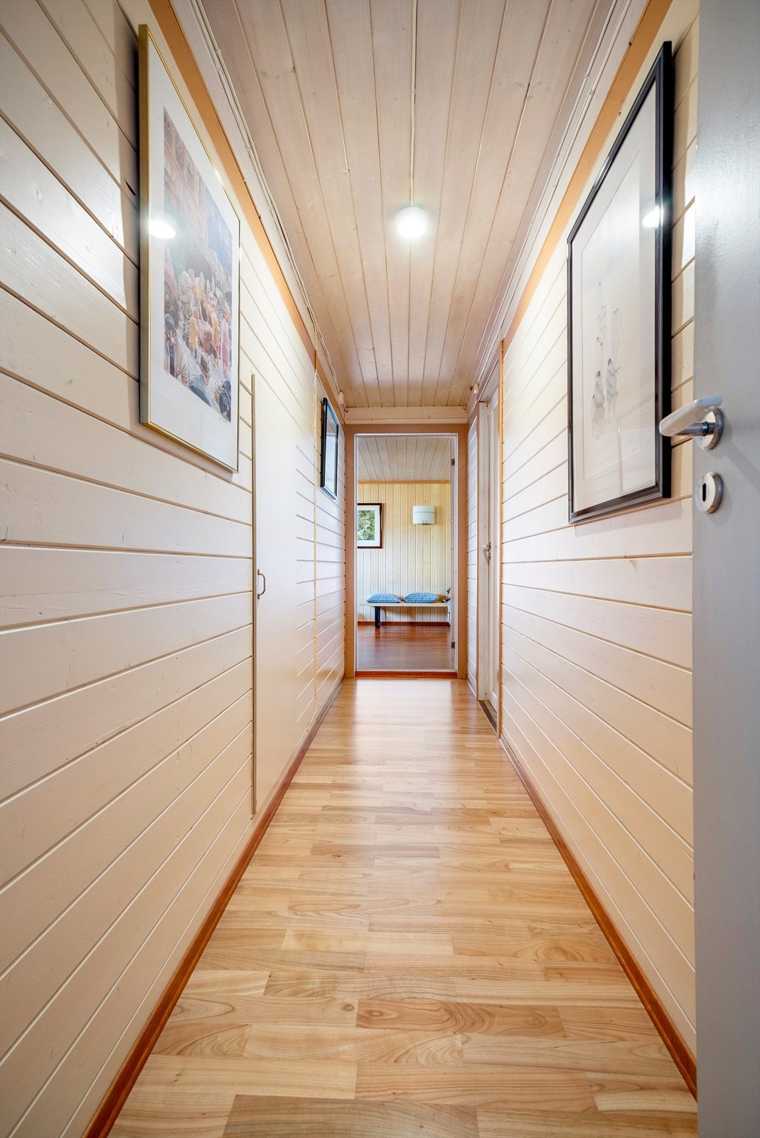 Gangen leder videre til stuen. Galleribilde