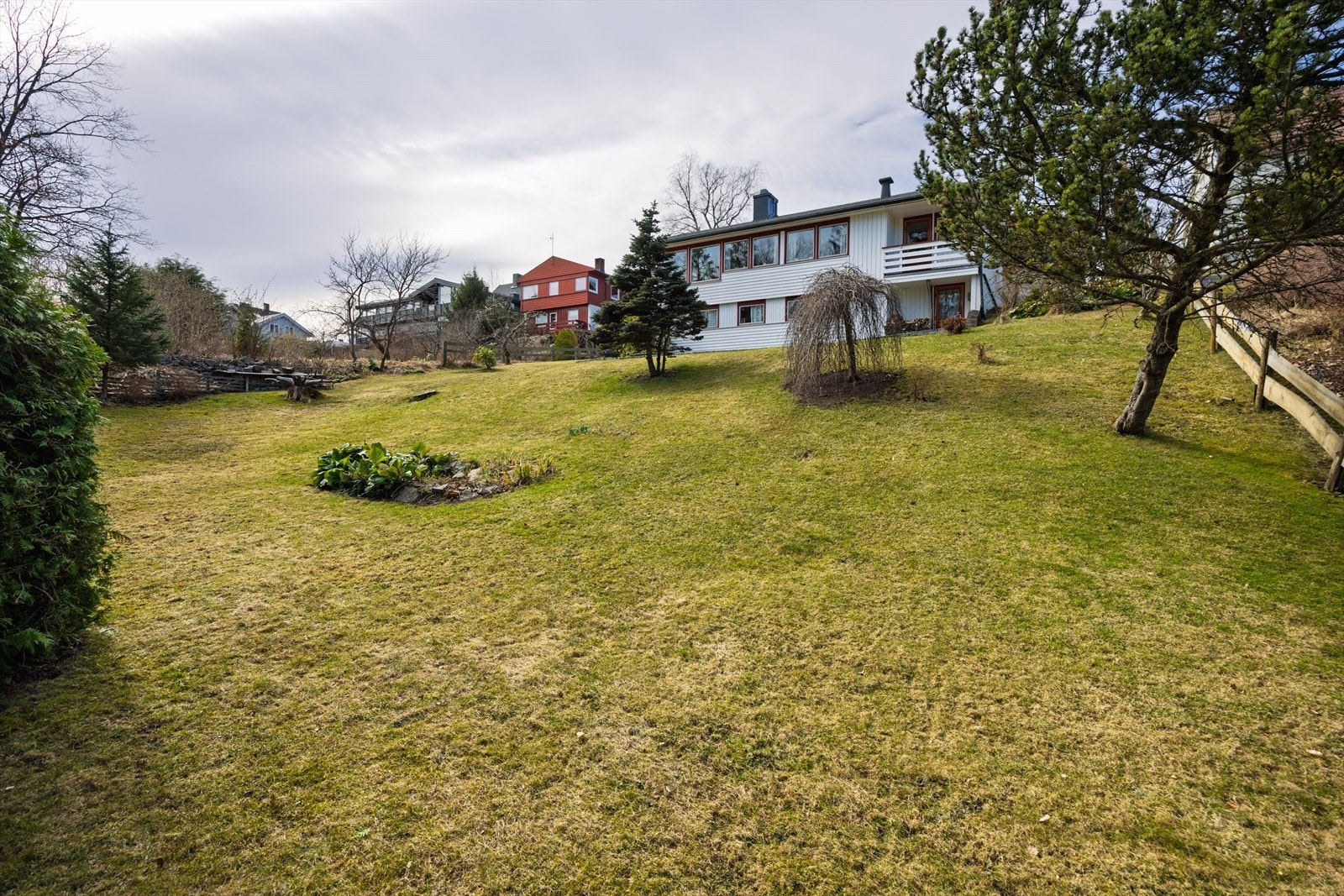 Idrettstilbudet i området er svært godt, med Korsvoll IL i spissen. Klubben har et aktivt miljø og tilbyr blant annet fotball, håndball, friidrett, ski, innebandy, skøyter og kampsport. Galleribilde