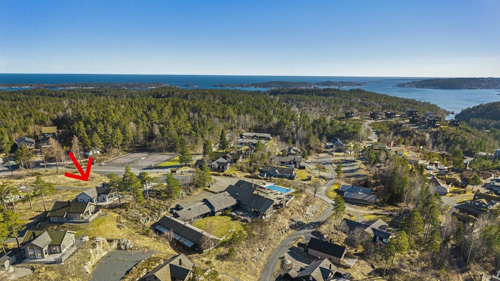 Sjønær beliggenhet med kort vei til saltvann og ferskvann Galleribilde