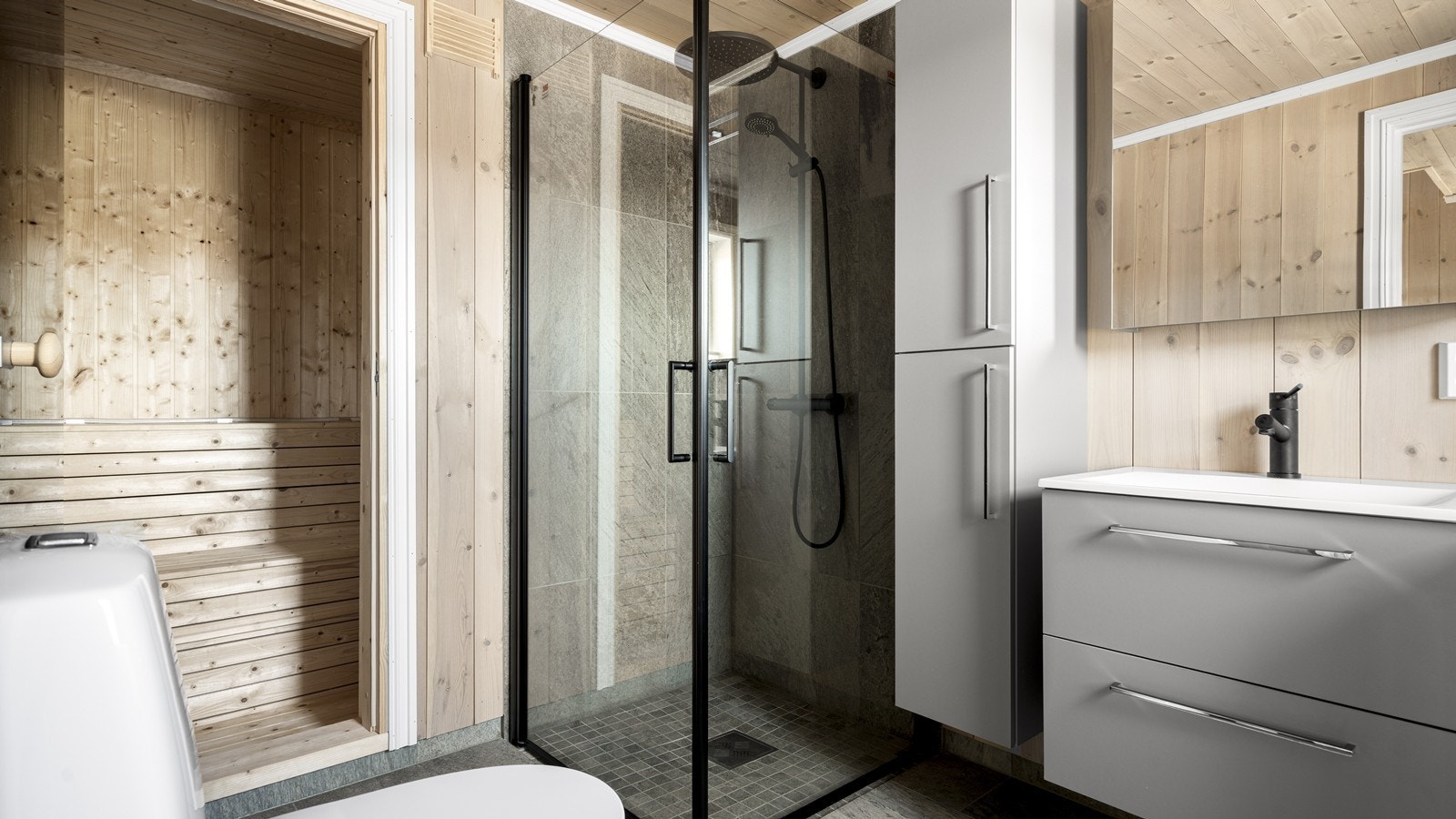 Fra badet er det adkomst til badstue Galleribilde