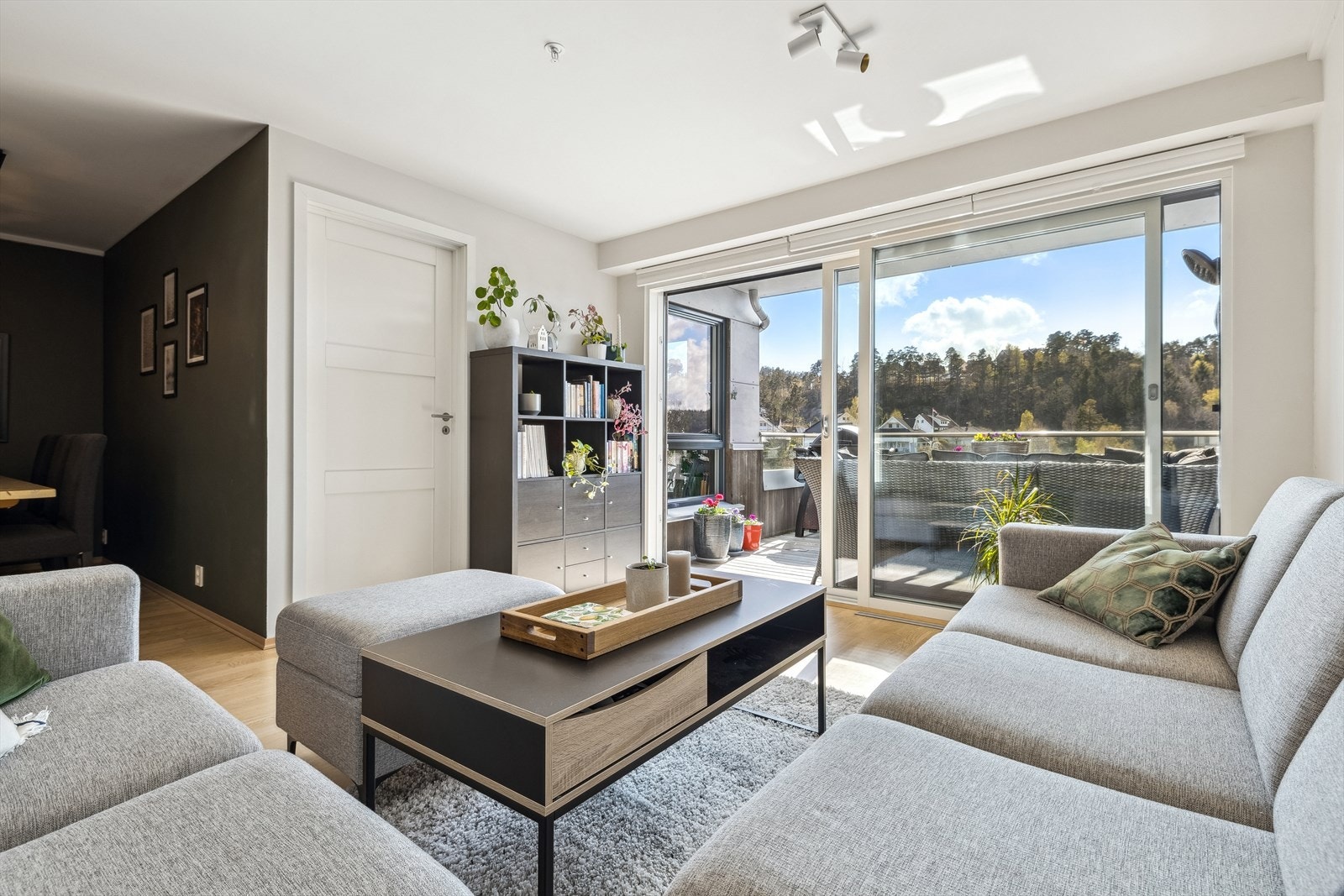 Sørmegleren ved Kristoffer Lauvsland ønsker deg velkommen til Justnesskauen 33! Galleribilde