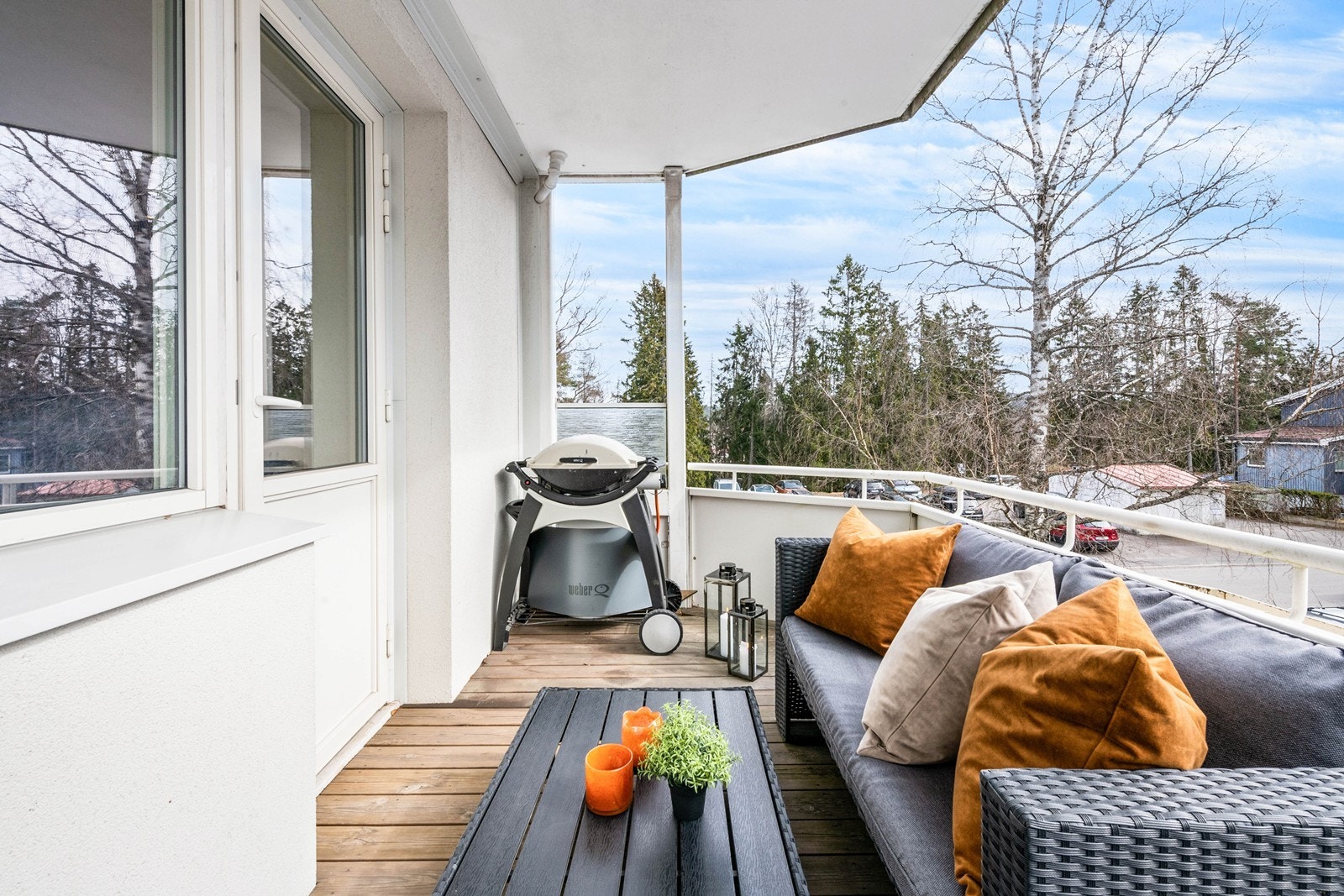 Fin plass til spisebord og grill på balkongen Galleribilde