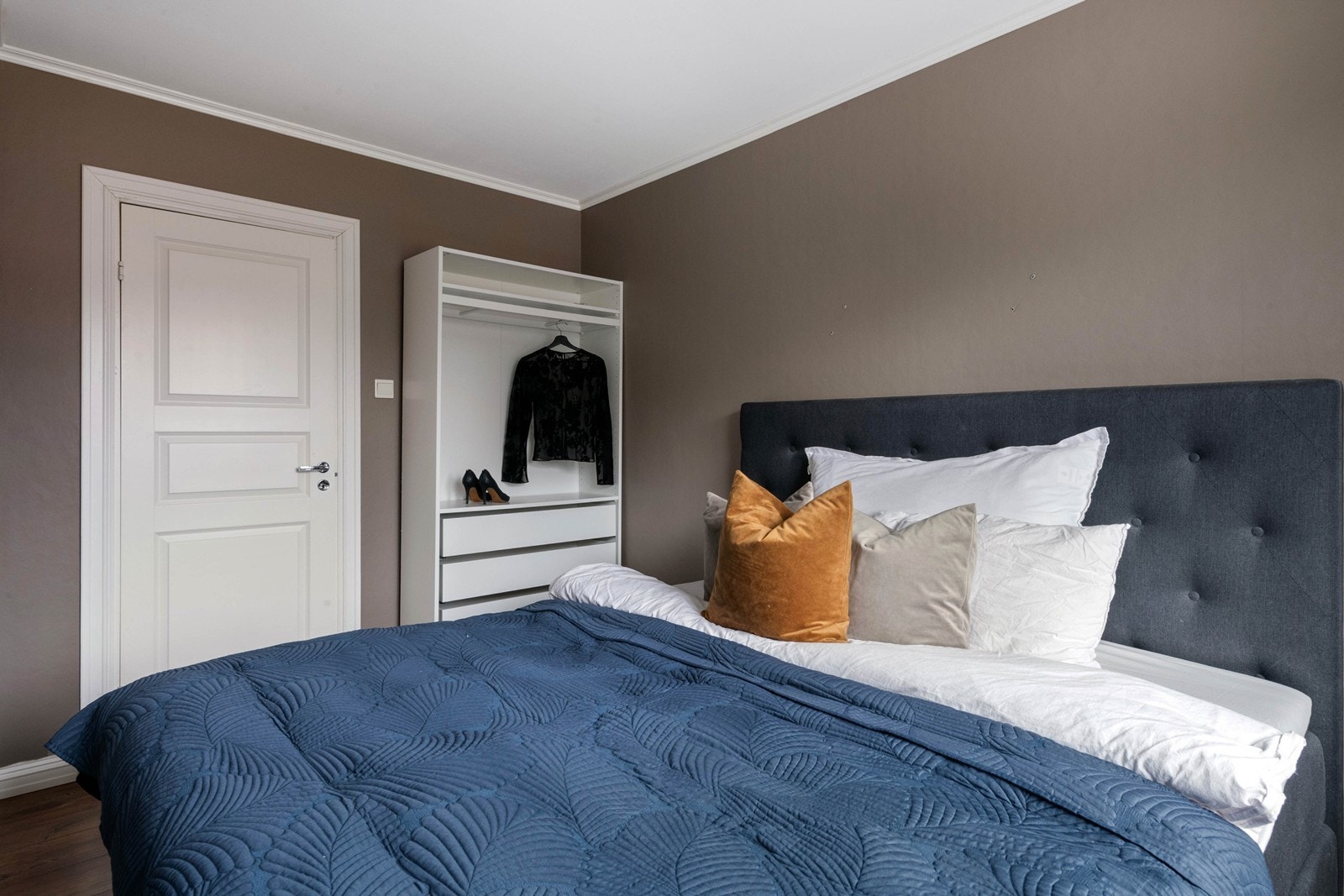 Plass til garderobeløsning på soverommet Galleribilde