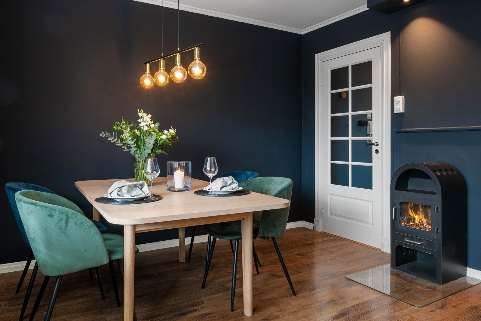 Lekker peisovn i stue Galleribilde