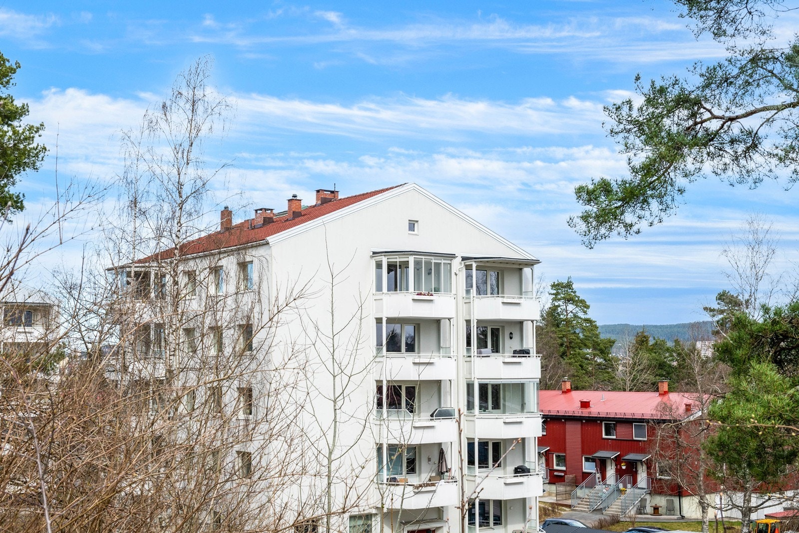 Eiendommen ligger rolig til i en stille stikkvei Galleribilde