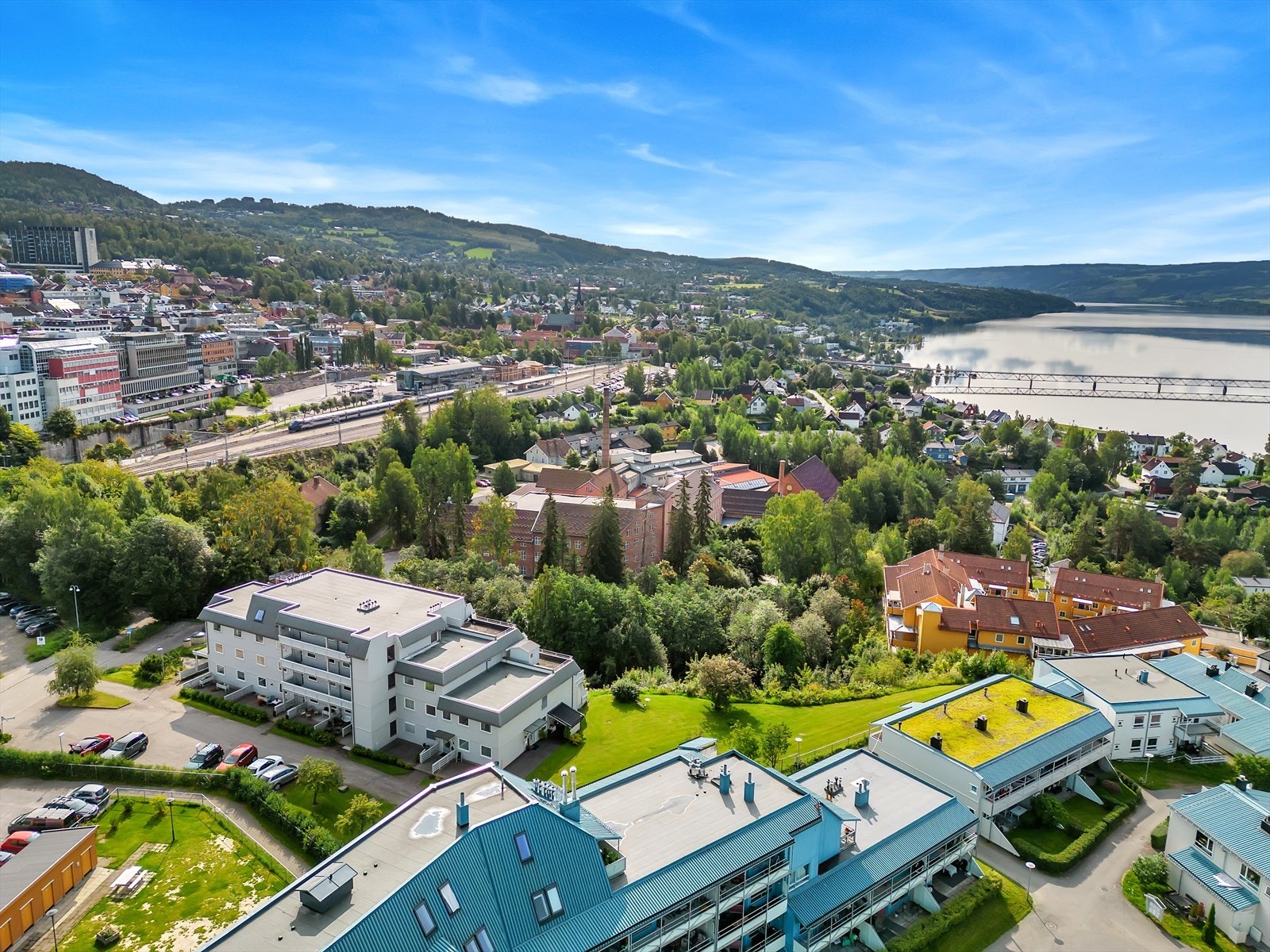 På ca.10 minutter er du i den velkjente og populære gågata med alt den har å by på. Galleribilde