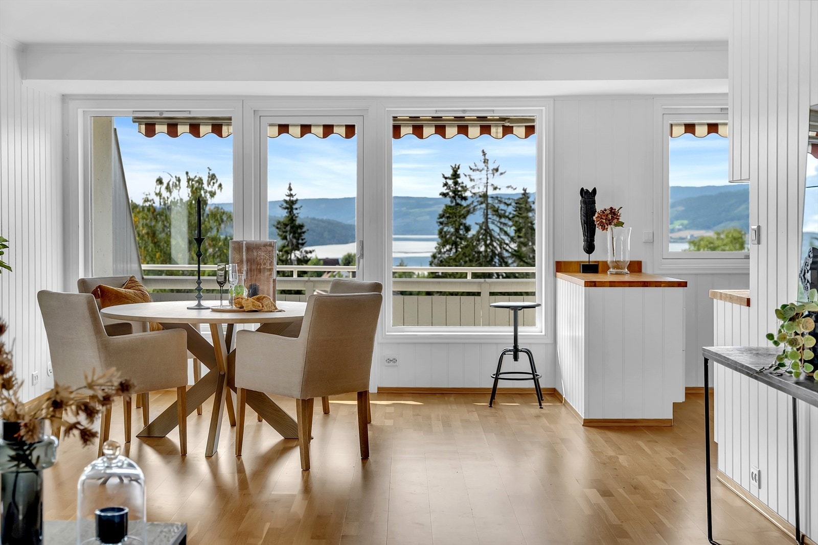 Leiligheten er en del av et sameiet på 20 boligseksjoner med lave månedlige felleskostnader. Galleribilde