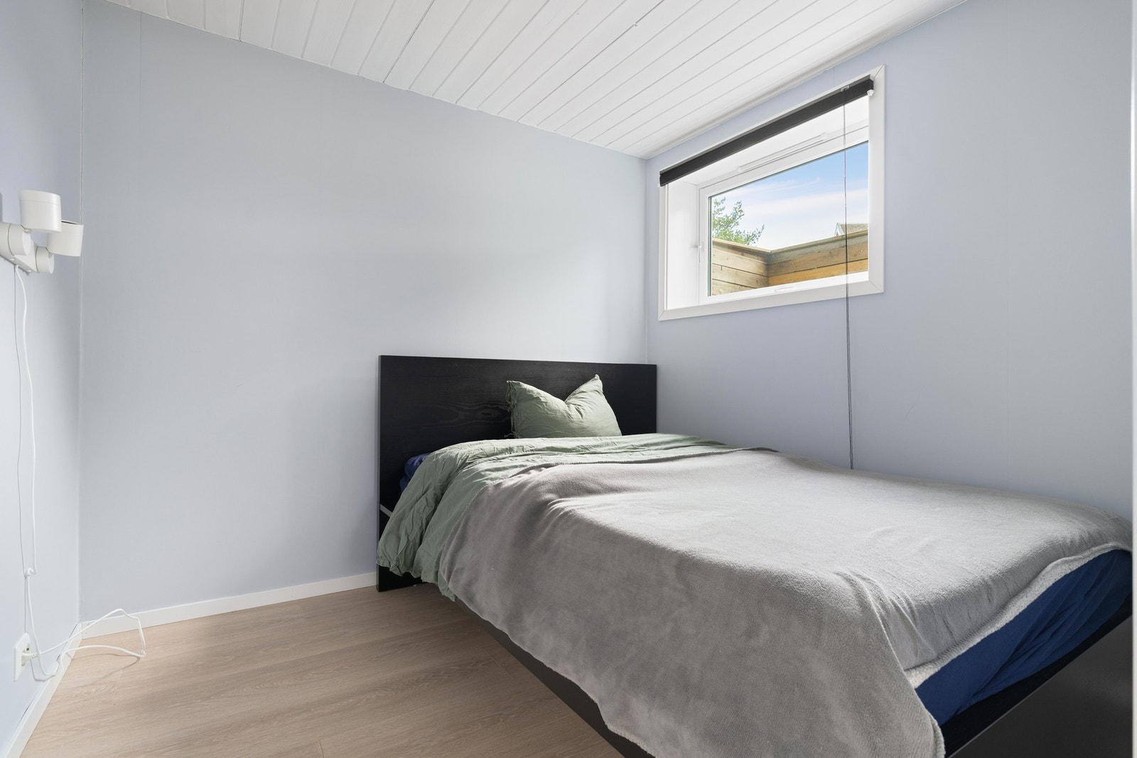 Rom i kjeller som er innredet og brukt som soverom (opprinnelig inntegnet som hobbyrom) Galleribilde