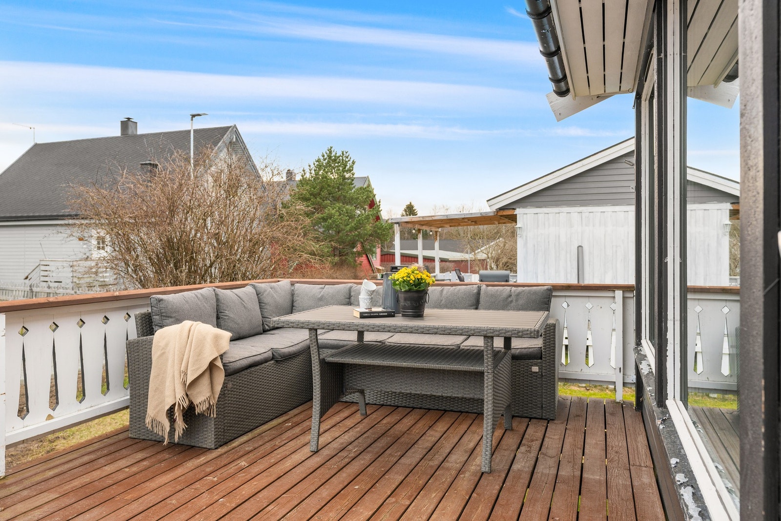 Sørvendt veranda med gode solforhold Galleribilde