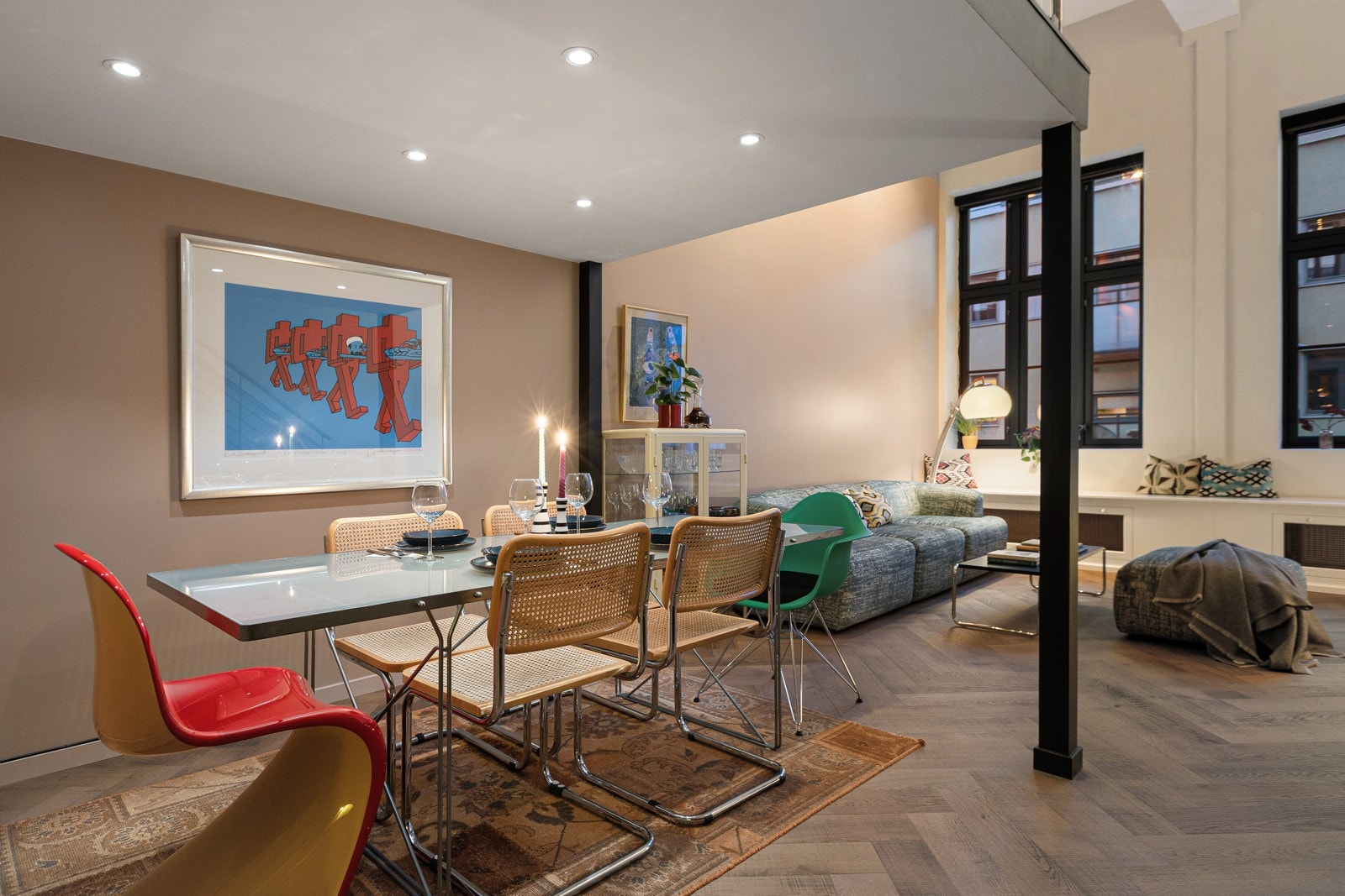 Det er gode møbleringsmuligheter i stuen. Galleribilde