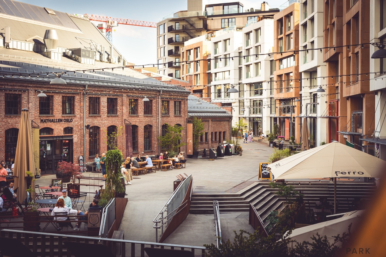 Bydelen er et mangfoldig og spennende sted å bo, med et pulserende forretnings- og kulturliv, hyggelige kafeer og populære restauranter. Galleribilde