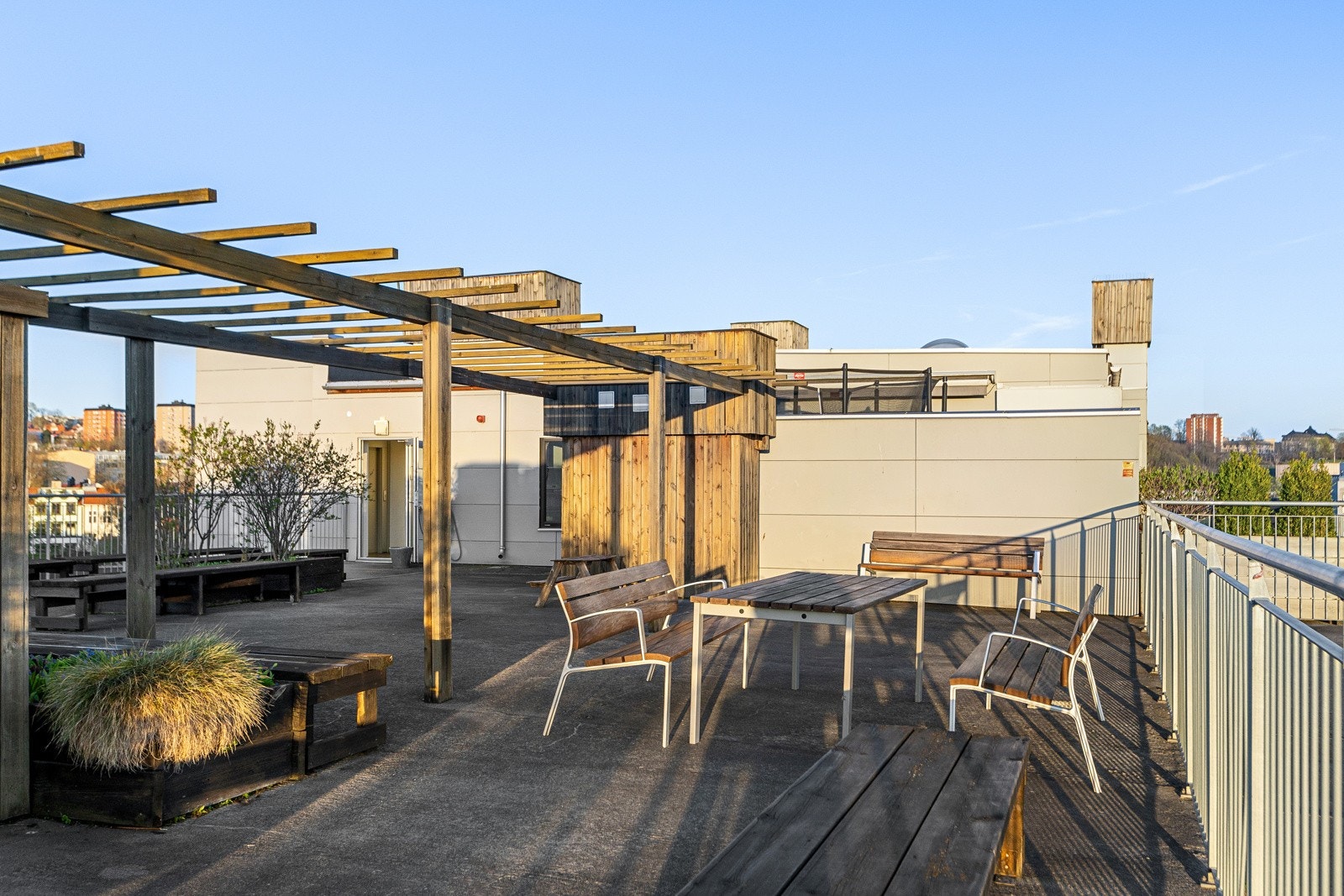 Takerrassen har sol fra morgen til kveld. Galleribilde