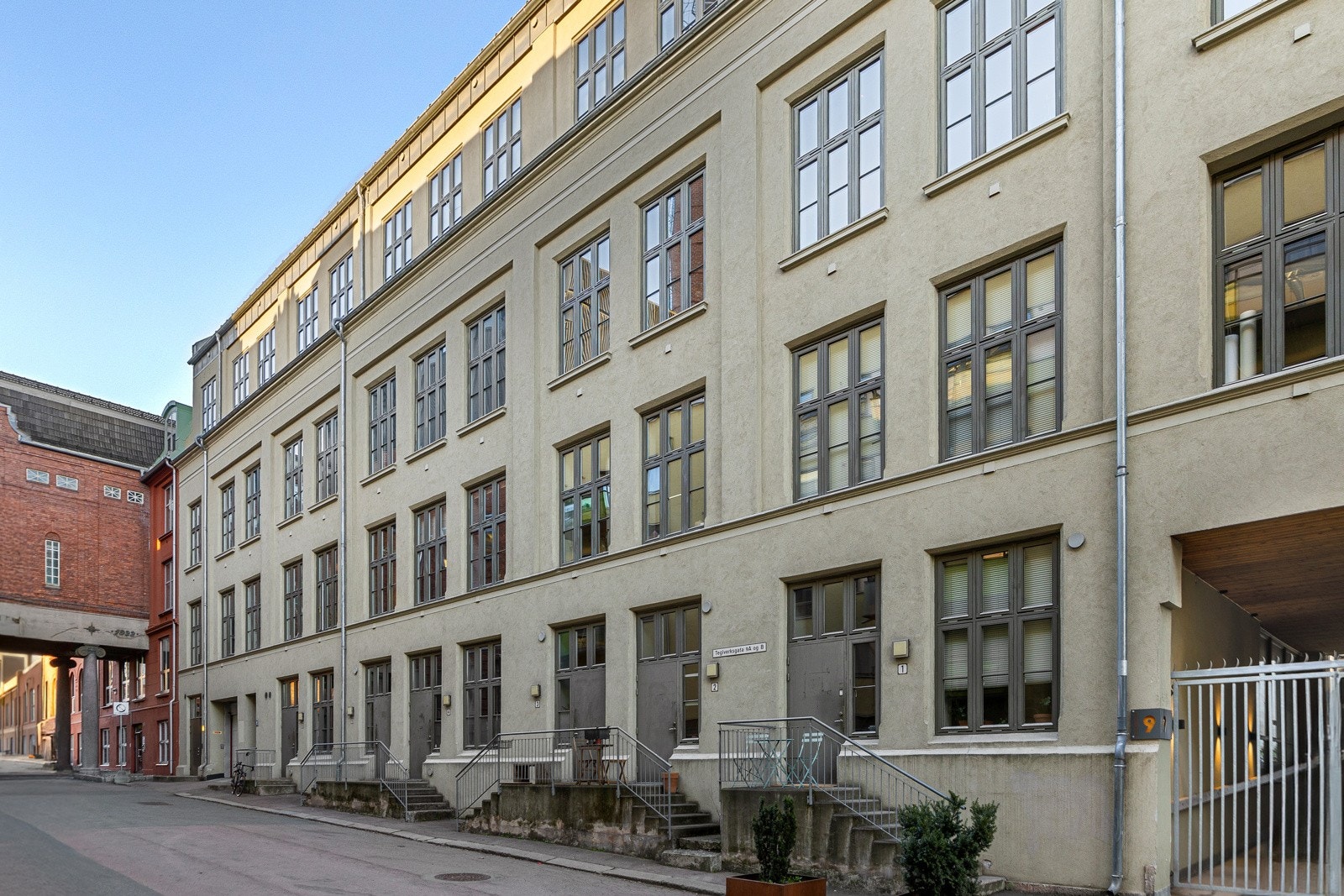 Leiligheten er beliggende i 3.etasje med heisadkomst. Galleribilde